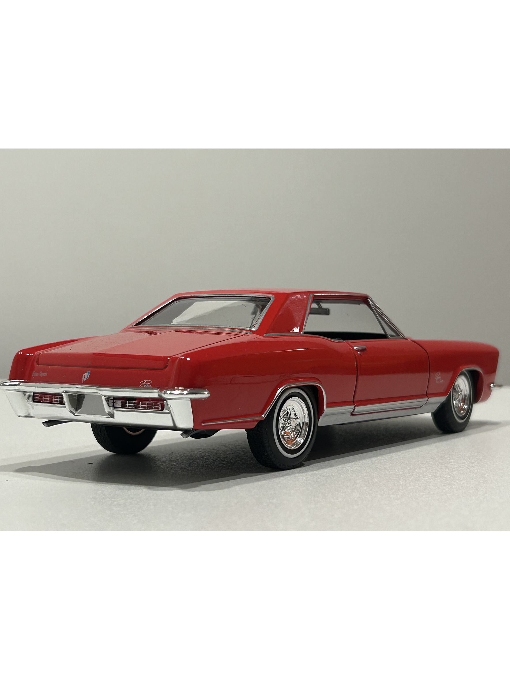 Welly Buick Riviera Gran Sport 1965 1:24 rojo – Coupé USA “personal luxury” a escala | Chile 6