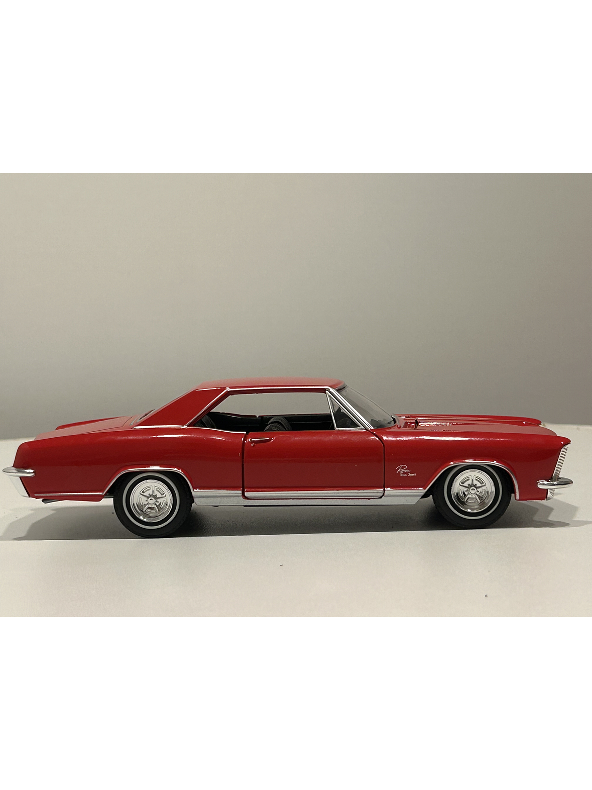 Welly Buick Riviera Gran Sport 1965 1:24 rojo – Coupé USA “personal luxury” a escala | Chile 5