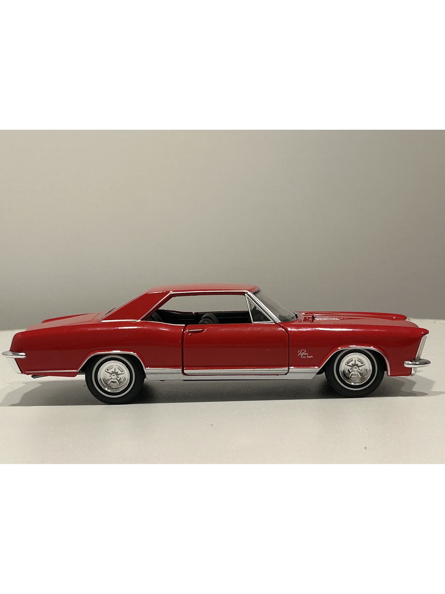 Welly Buick Riviera Gran Sport 1965 1:24 rojo – Coupé USA “personal luxury” a escala | Chile 5