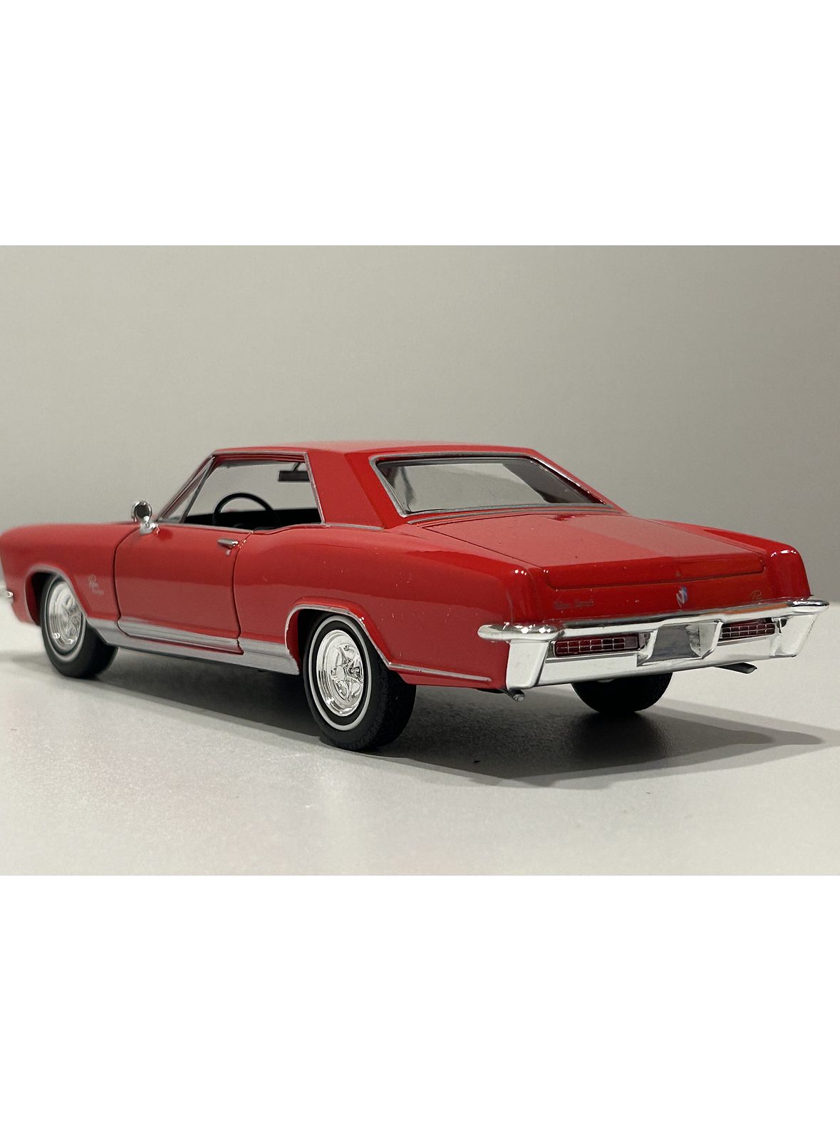 Welly Buick Riviera Gran Sport 1965 1:24 rojo – Coupé USA “personal luxury” a escala | Chile 7