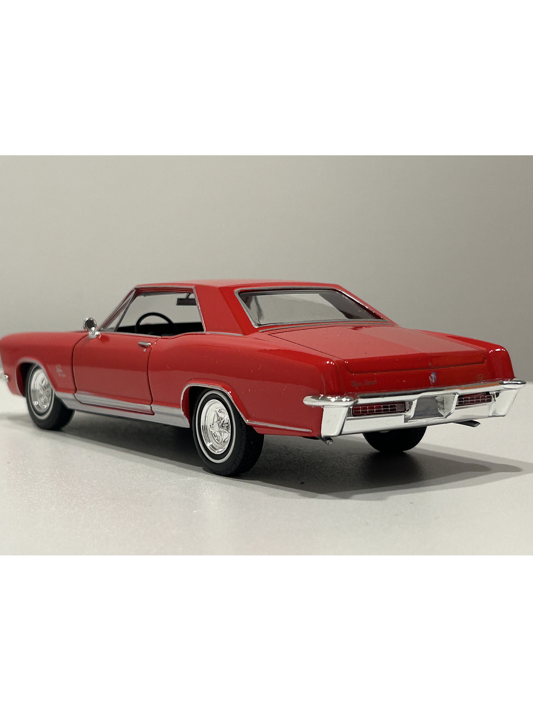 Welly Buick Riviera Gran Sport 1965 1:24 rojo – Coupé USA “personal luxury” a escala | Chile 7