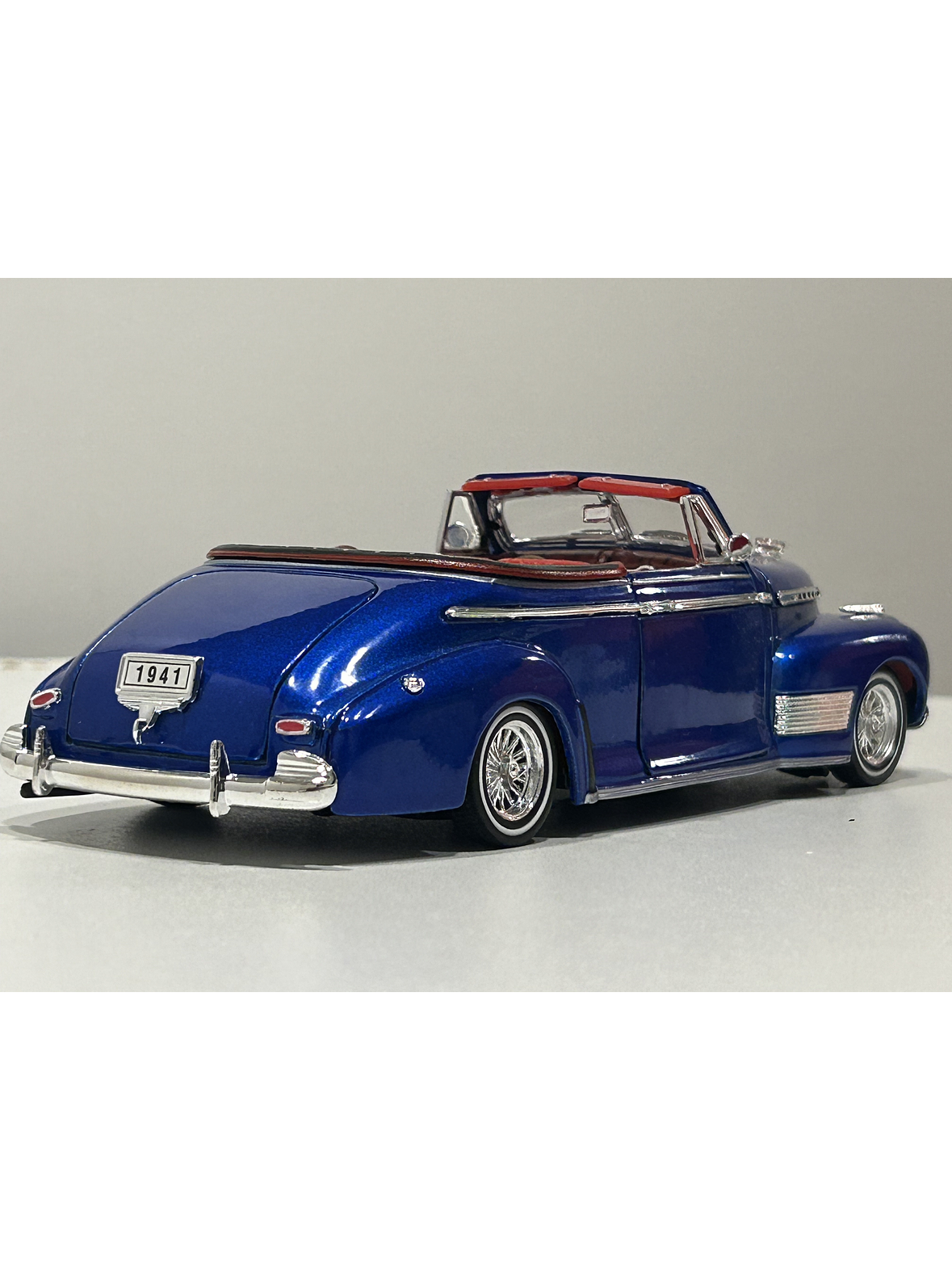Welly 1:24 Chevrolet Special Deluxe Convertible “Tuning” 1941 azul metálico – Hot Rider Collection | Chile 6