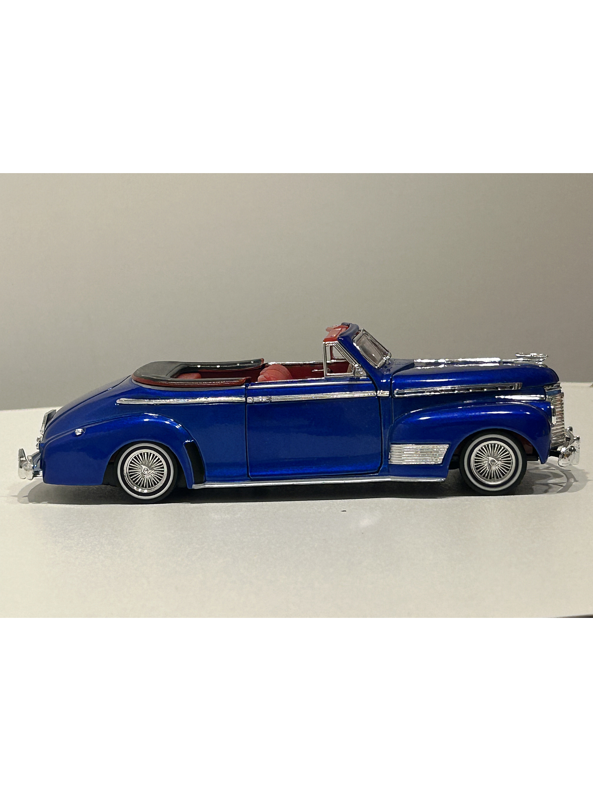 Welly 1:24 Chevrolet Special Deluxe Convertible “Tuning” 1941 azul metálico – Hot Rider Collection | Chile 5