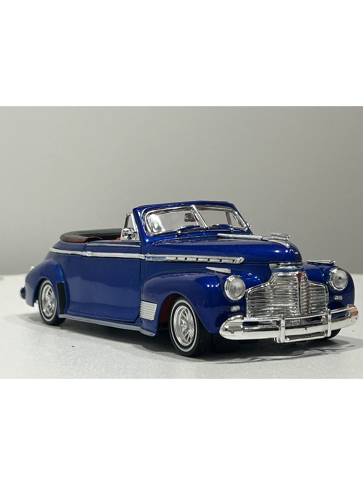 Welly 1:24 Chevrolet Special Deluxe Convertible “Tuning” 1941 azul metálico – Hot Rider Collection | Chile 9