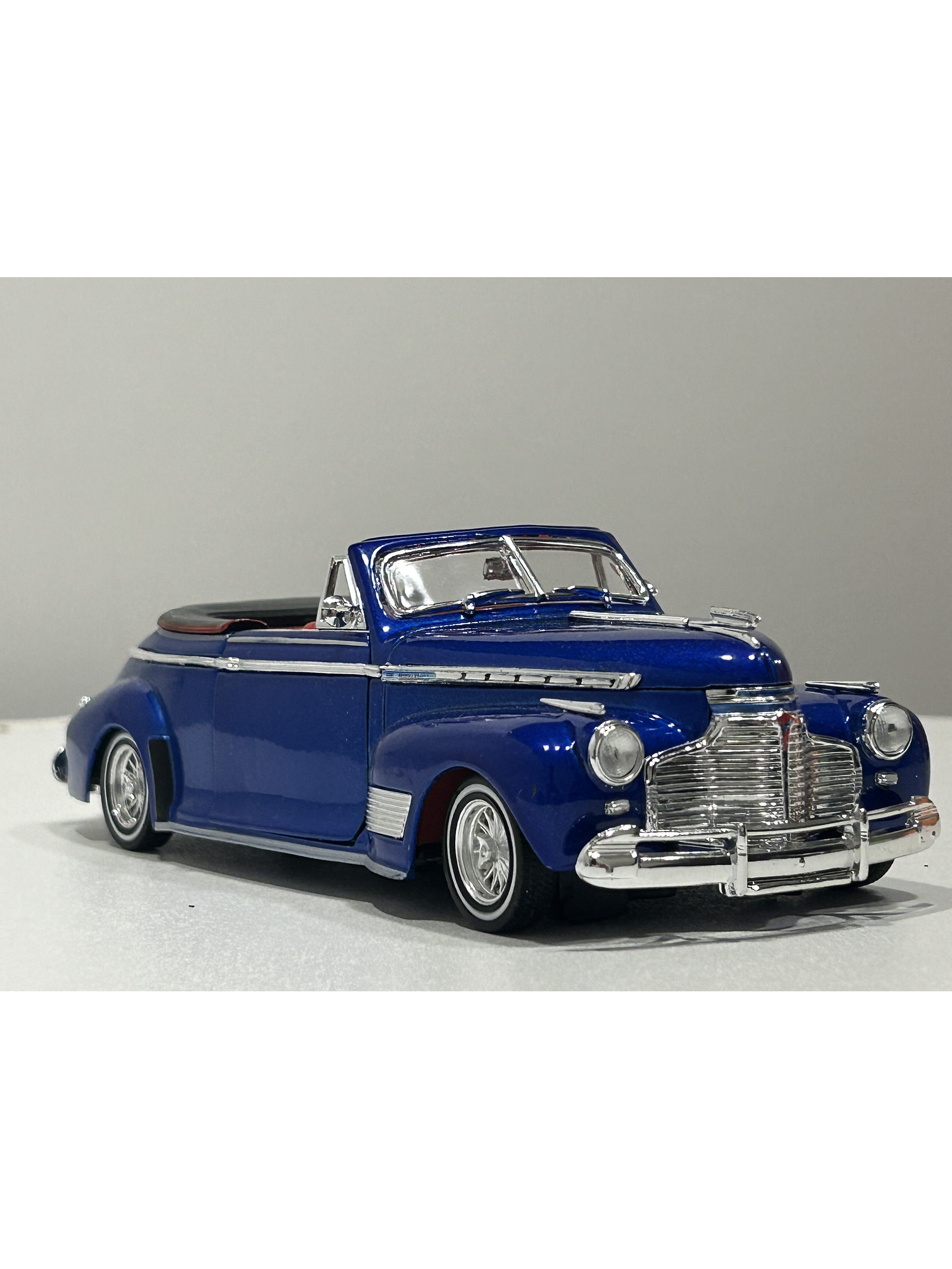Welly 1:24 Chevrolet Special Deluxe Convertible “Tuning” 1941 azul metálico – Hot Rider Collection | Chile 9
