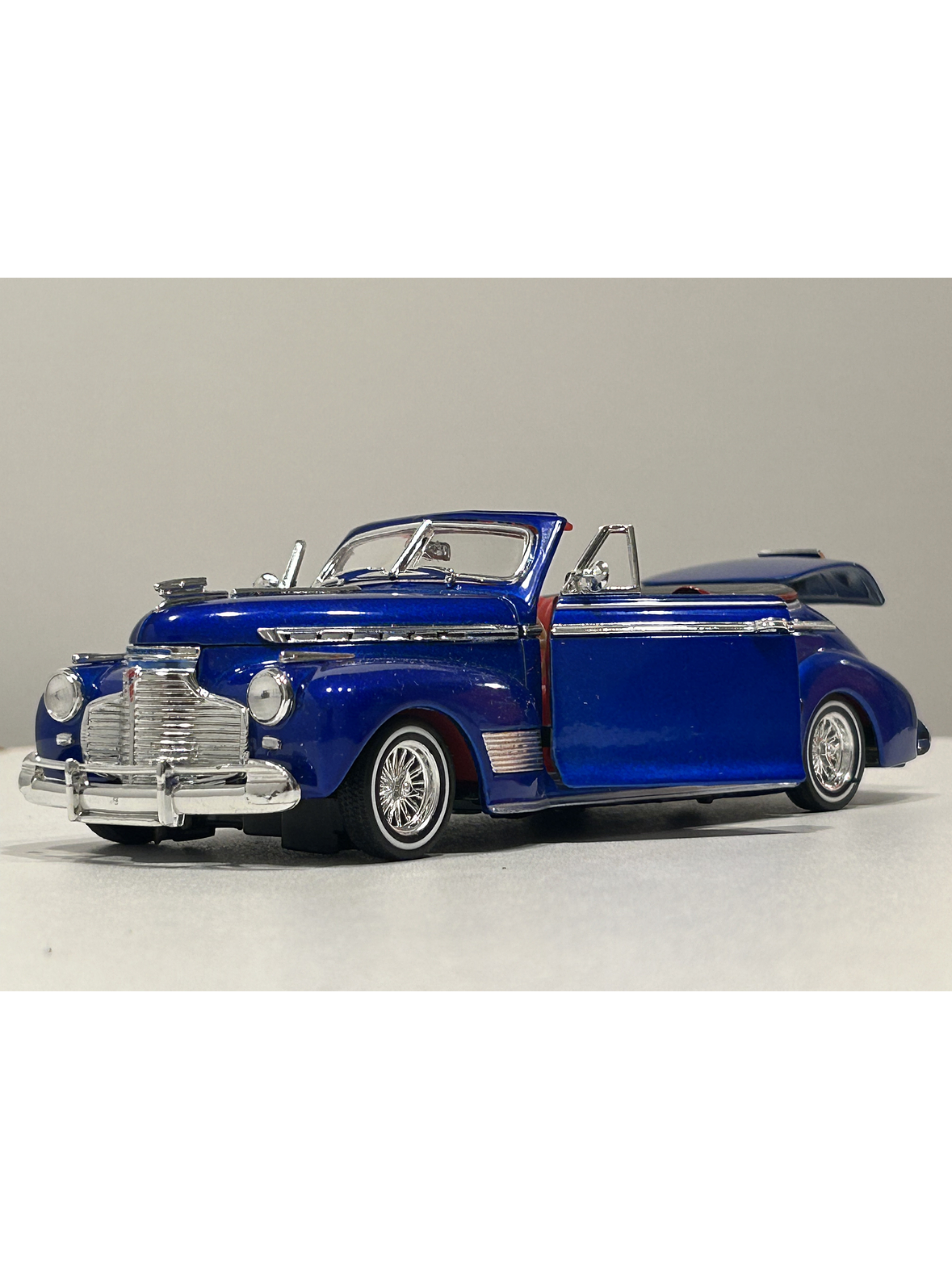 Welly 1:24 Chevrolet Special Deluxe Convertible “Tuning” 1941 azul metálico – Hot Rider Collection | Chile 2