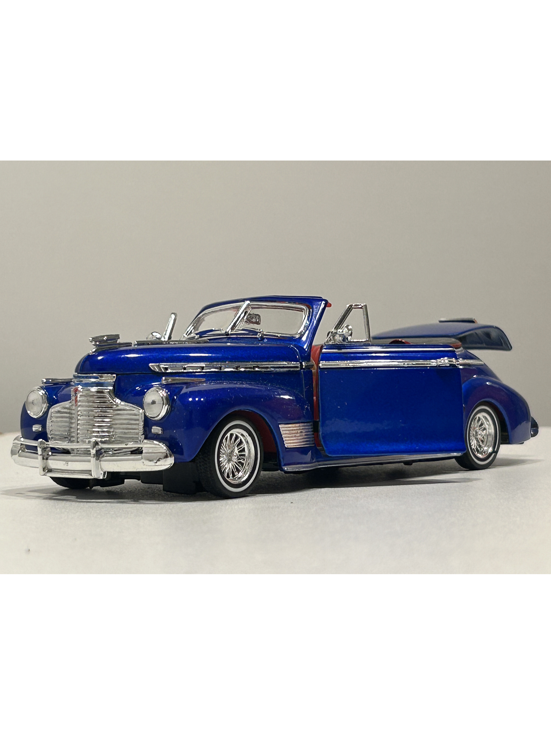 Welly 1:24 Chevrolet Special Deluxe Convertible “Tuning” 1941 azul metálico – Hot Rider Collection | Chile 2