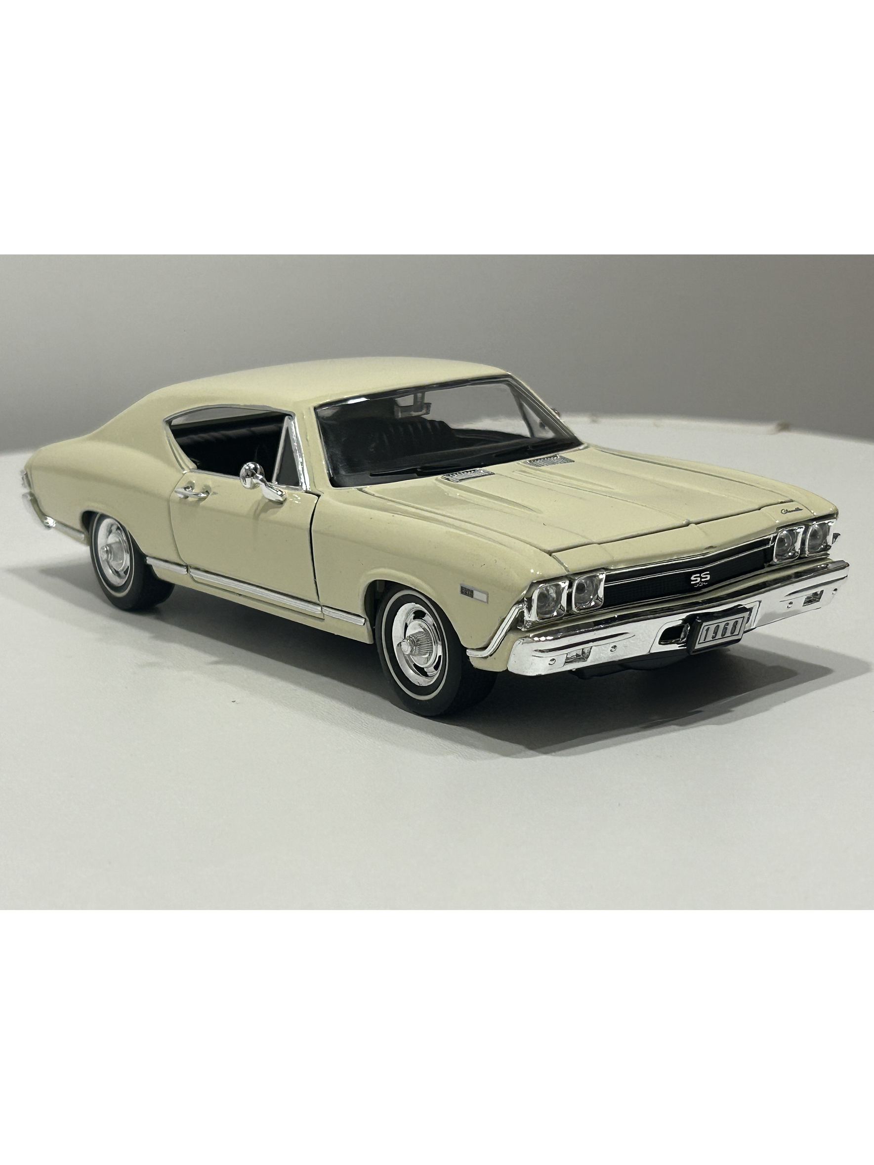 Welly Chevrolet Chevelle SS 396 1968 1:24 beige – Muscle car a escala | Chile 3