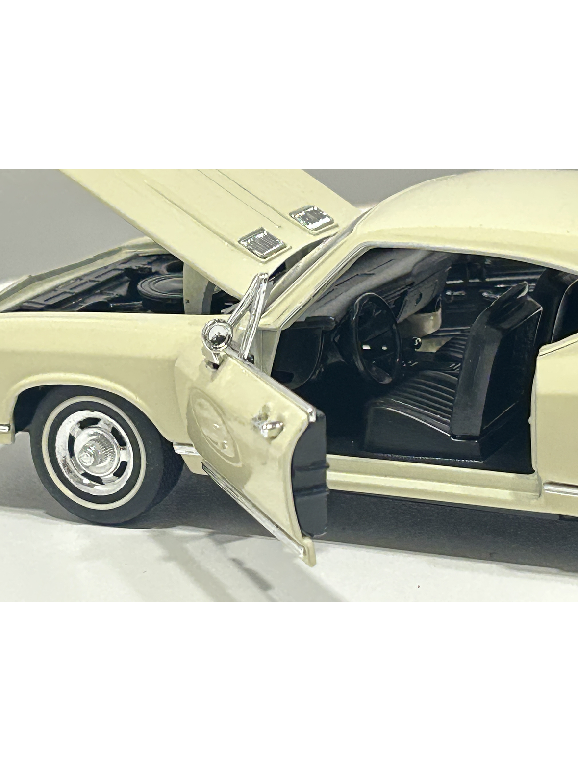Welly Chevrolet Chevelle SS 396 1968 1:24 beige – Muscle car a escala | Chile 5