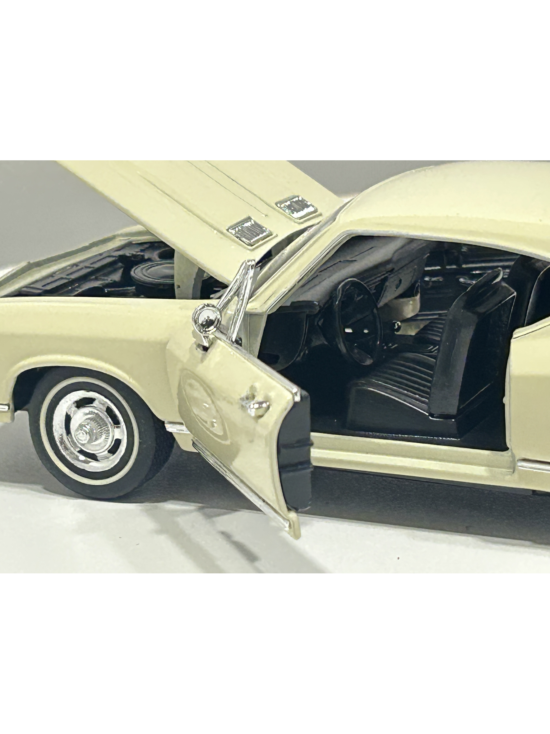 Welly Chevrolet Chevelle SS 396 1968 1:24 beige – Muscle car a escala | Chile 5