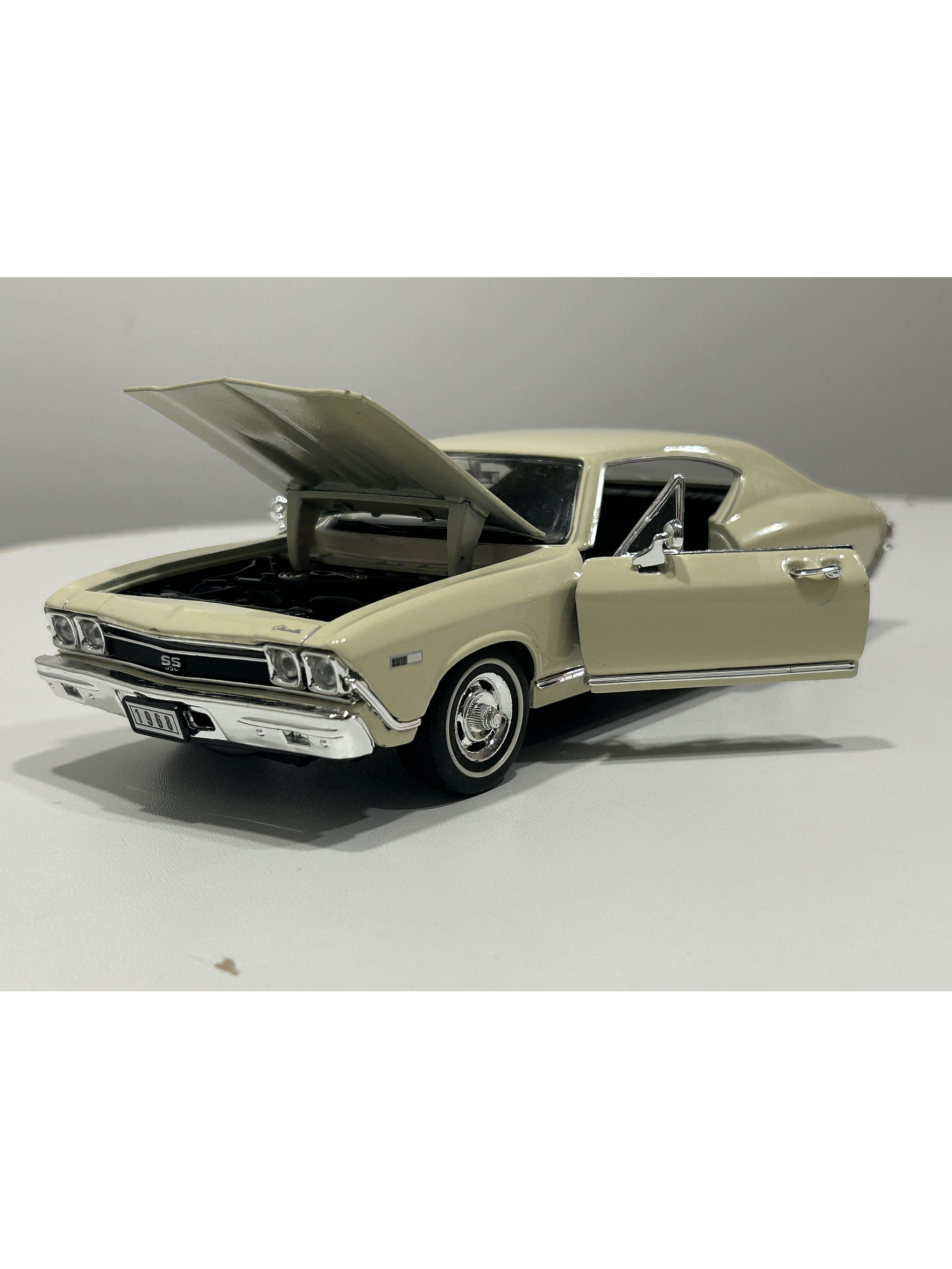 Welly Chevrolet Chevelle SS 396 1968 1:24 beige – Muscle car a escala | Chile 4