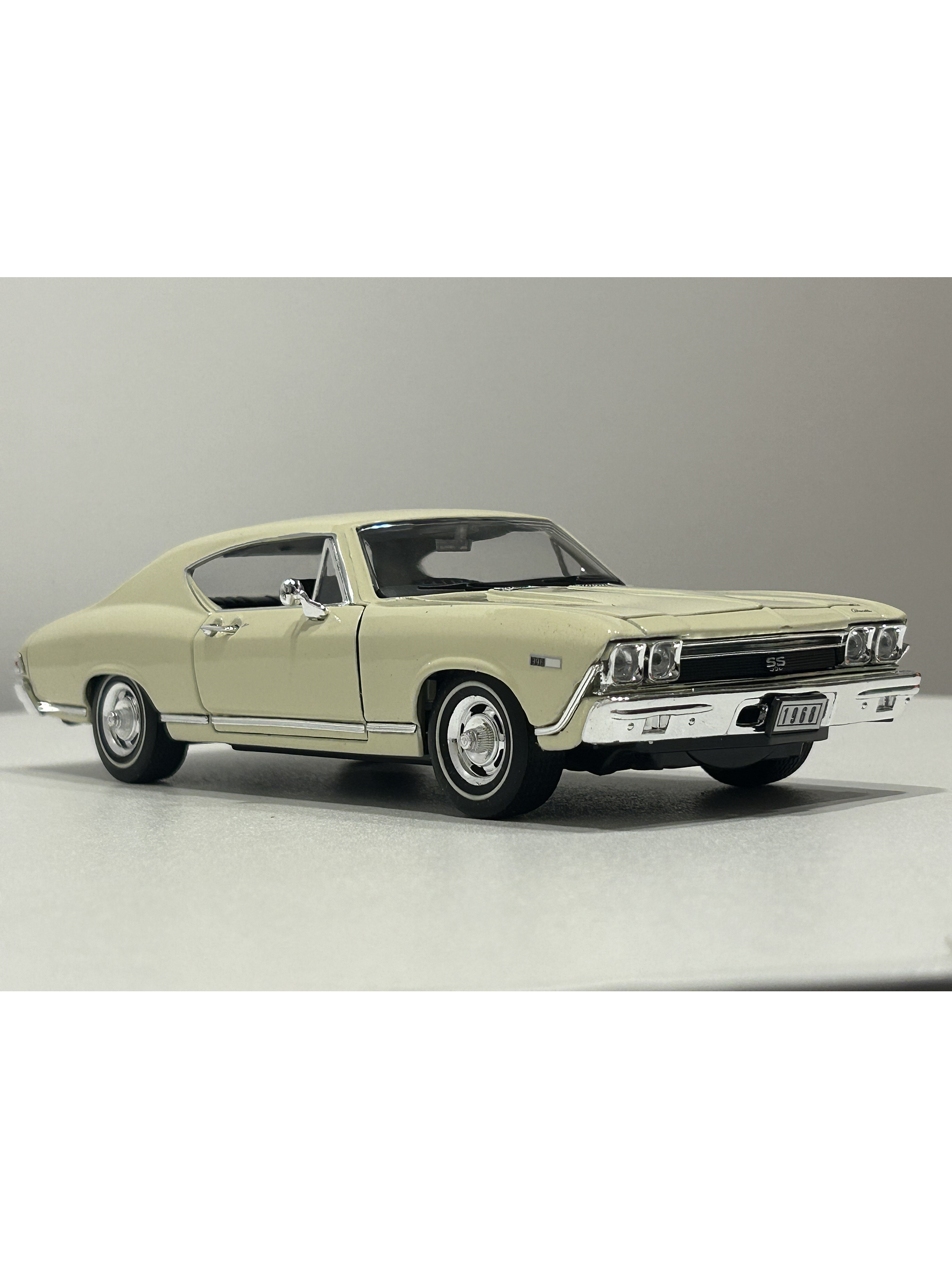 Welly Chevrolet Chevelle SS 396 1968 1:24 beige – Muscle car a escala | Chile 11