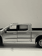 Motormax GMC Sierra 1500 SLT Crew Cab 2019 1:24 – Poder y Nostalgia en Miniatura - Miniatura 8