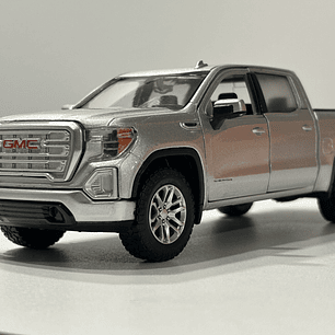 Motormax GMC Sierra 1500 SLT Crew Cab 2019 1:24 – Poder y Nostalgia en Miniatura