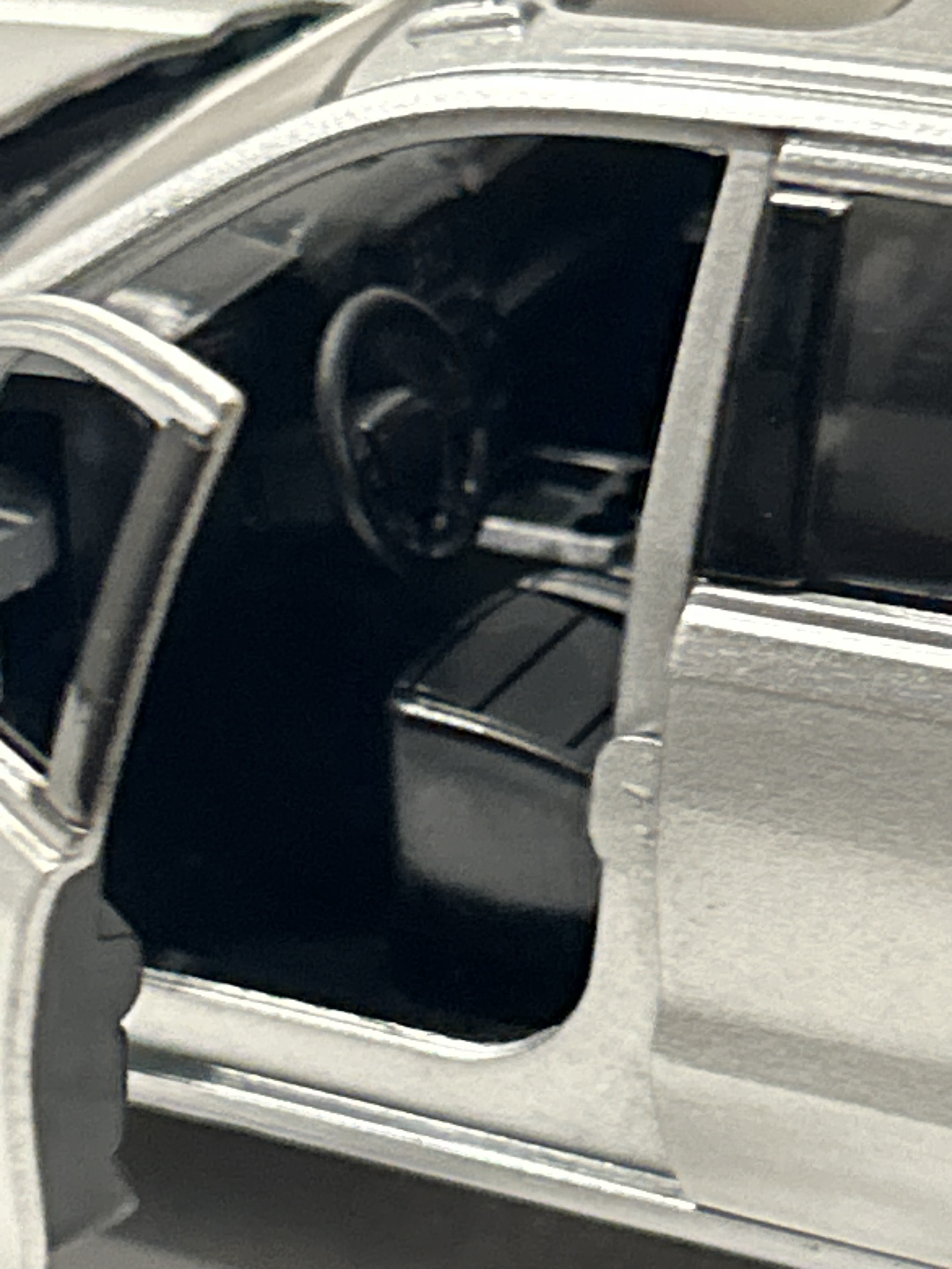 Motormax GMC Sierra 1500 SLT Crew Cab 2019 1:24 – Poder y Nostalgia en Miniatura 9