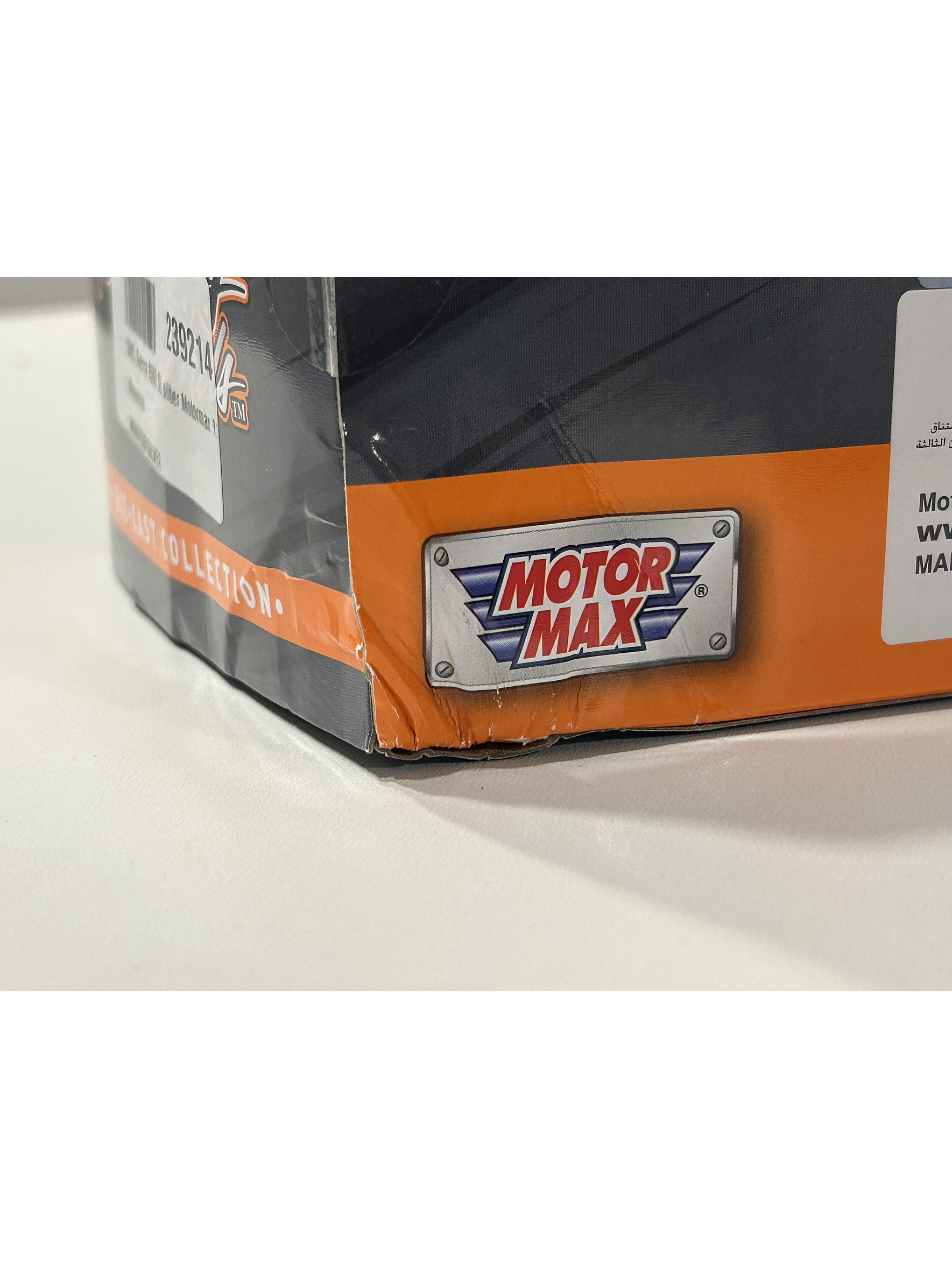 Motormax GMC Sierra 1500 SLT Crew Cab 2019 1:24 – Poder y Nostalgia en Miniatura 12