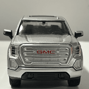 Motormax GMC Sierra 1500 SLT Crew Cab 2019 1:24 – Poder y Nostalgia en Miniatura