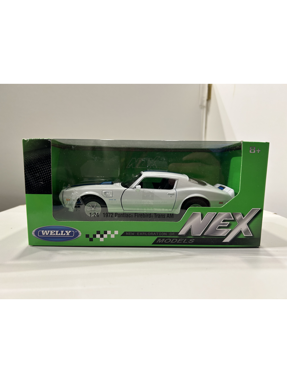 Welly Pontiac Firebird Trans Am 1972 1:24 (blanco/azul) – Ícono “muscle” en miniatura para coleccionistas en Chile 10