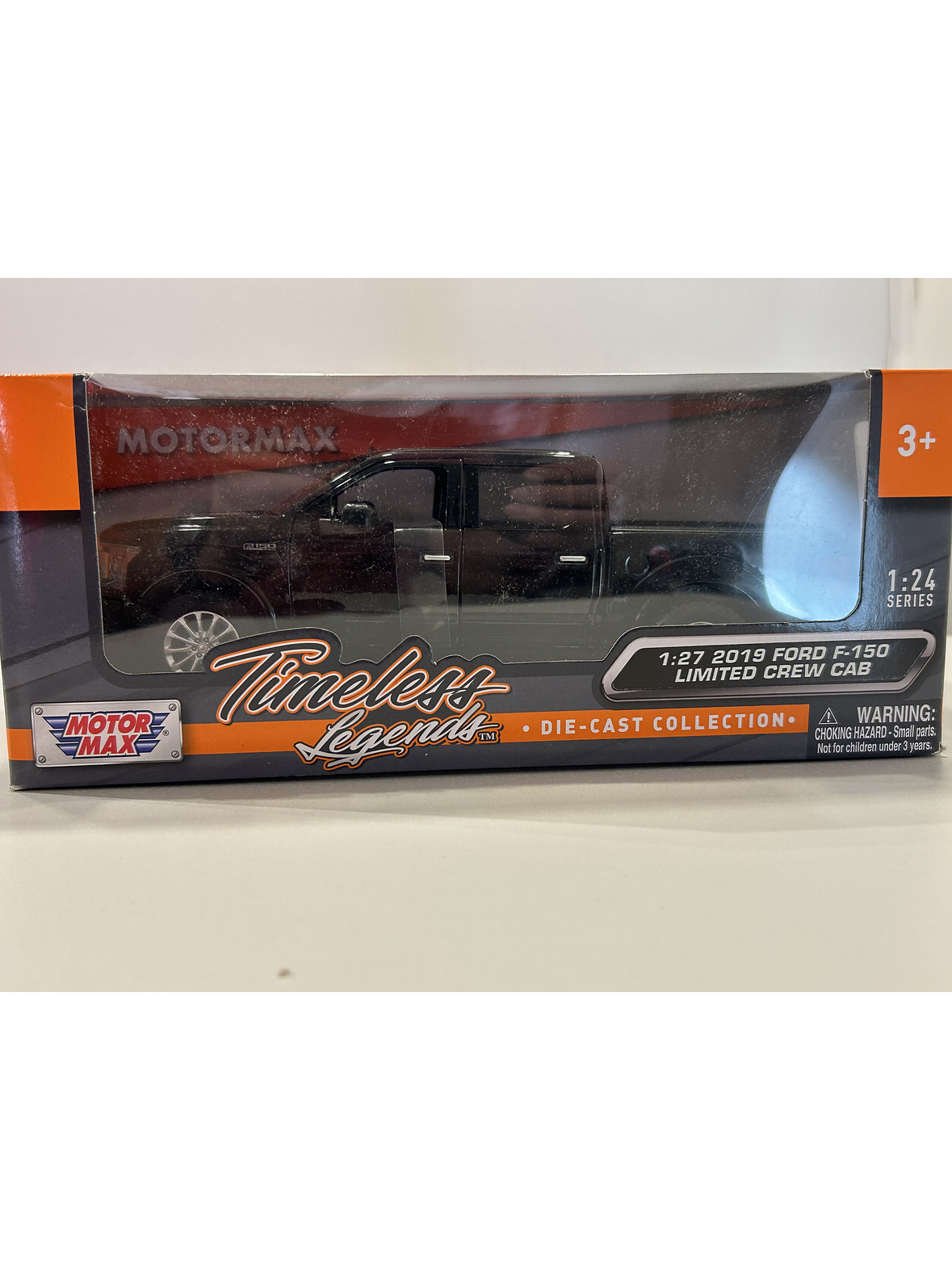 Motormax Ford F-150 Limited Crew Cab 2019 1:24 (negra) – lujo “full-size” hecho miniatura 11