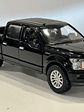 Motormax Ford F-150 Limited Crew Cab 2019 1:24 (negra) – lujo “full-size” hecho miniatura - Miniatura 4