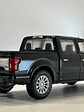 Motormax Ford F-150 Limited Crew Cab 2019 1:24 (negra) – lujo “full-size” hecho miniatura - Miniatura 6