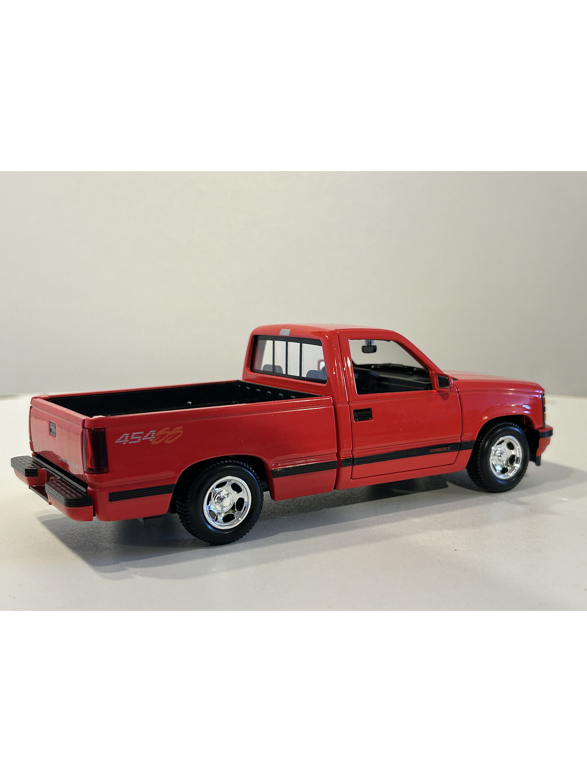 Maisto Chevrolet 454 SS Pick-up 1993 - Camioneta de culto a escala 1:24  – el “muscle truck” de los 90's 8