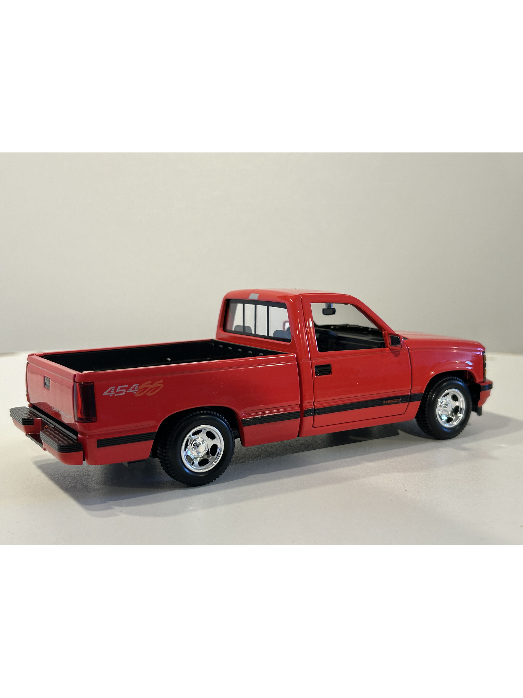 Maisto Chevrolet 454 SS Pick-up 1993 - Camioneta de culto a escala 1:24  – el “muscle truck” de los 90's 8