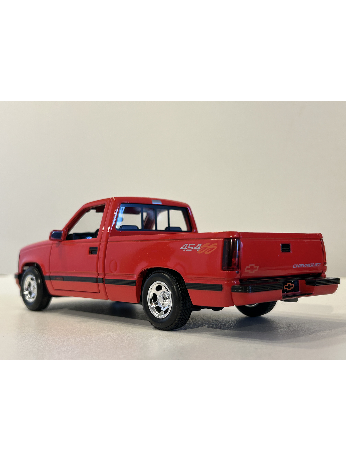 Maisto Chevrolet 454 SS Pick-up 1993 - Camioneta de culto a escala 1:24  – el “muscle truck” de los 90's 7