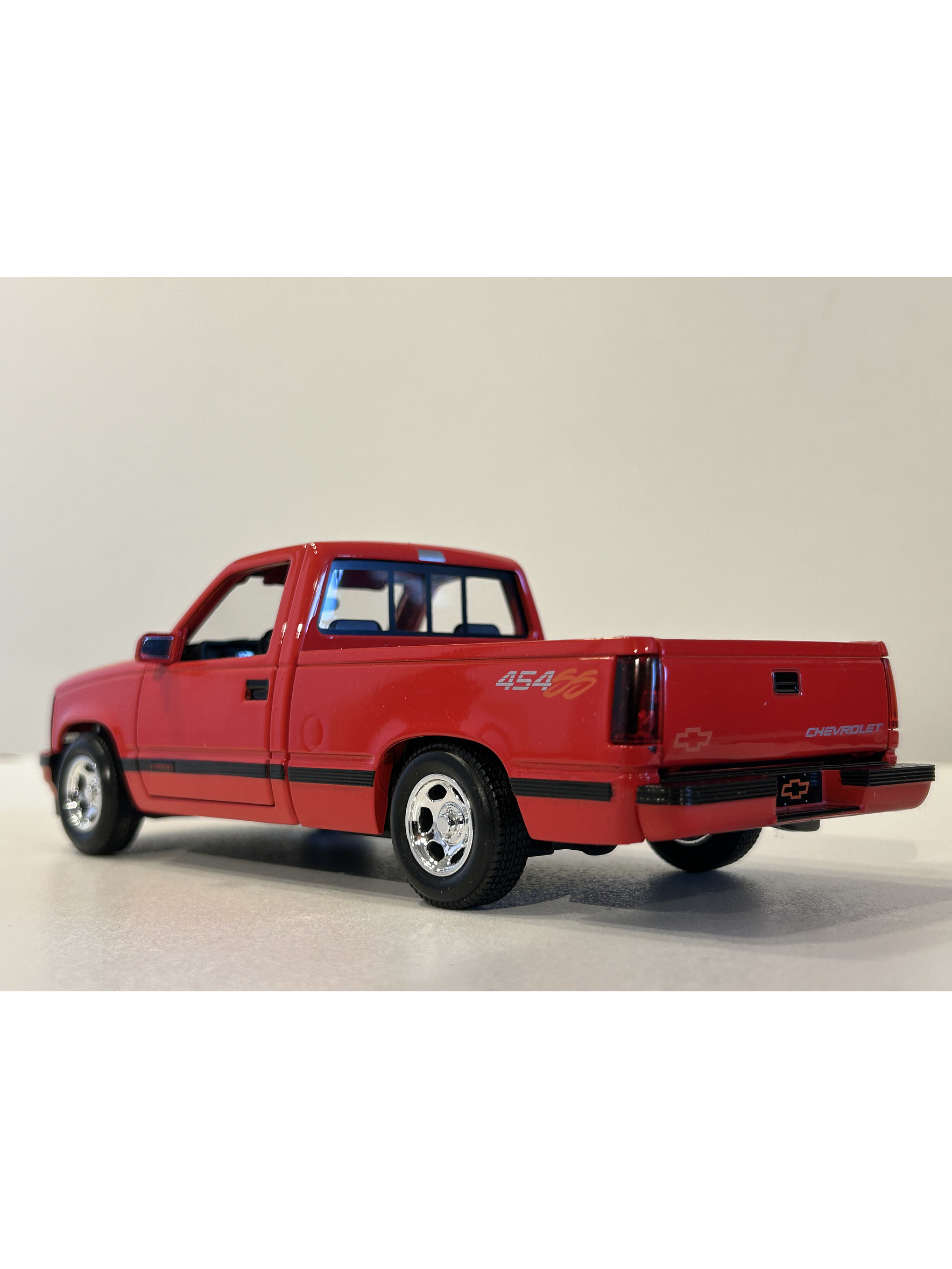Maisto Chevrolet 454 SS Pick-up 1993 - Camioneta de culto a escala 1:24  – el “muscle truck” de los 90's 7