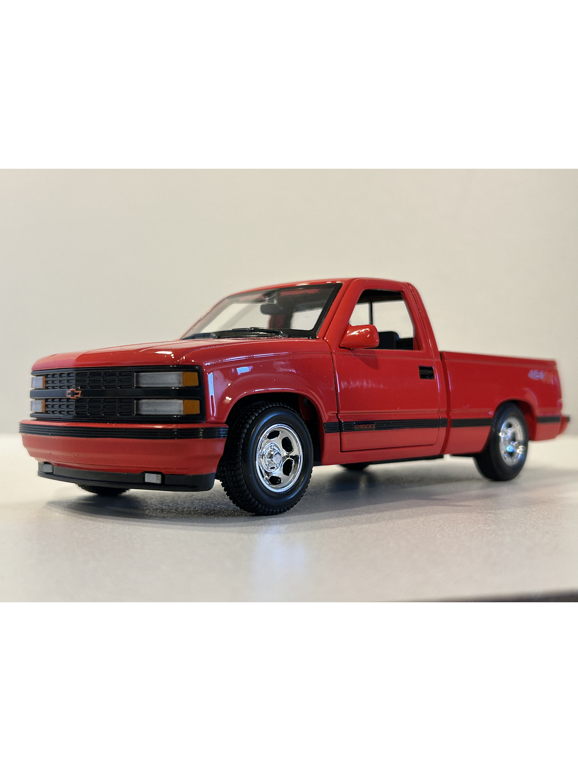 Maisto Chevrolet 454 SS Pick-up 1993 - Camioneta de culto a escala 1:24  – el “muscle truck” de los 90's 2