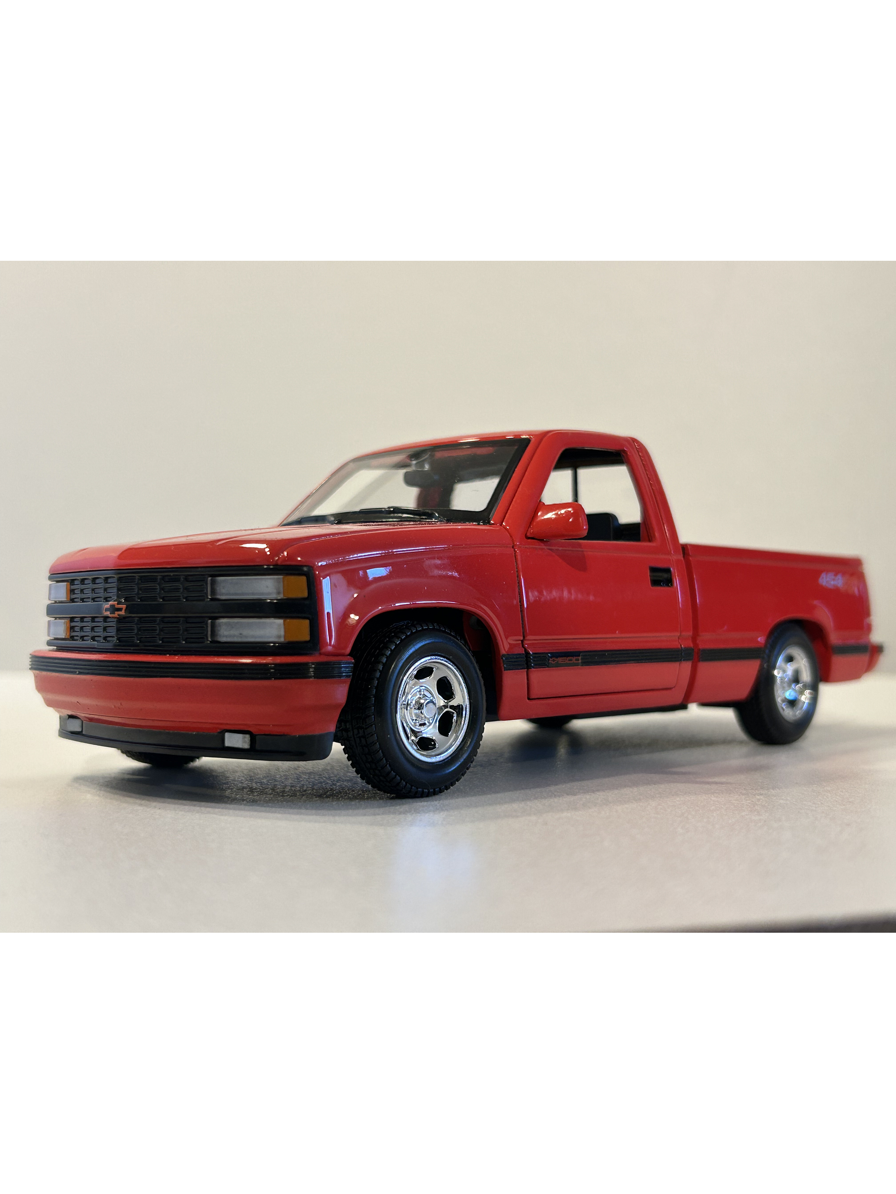 Maisto Chevrolet 454 SS Pick-up 1993 - Camioneta de culto a escala 1:24  – el “muscle truck” de los 90's 2