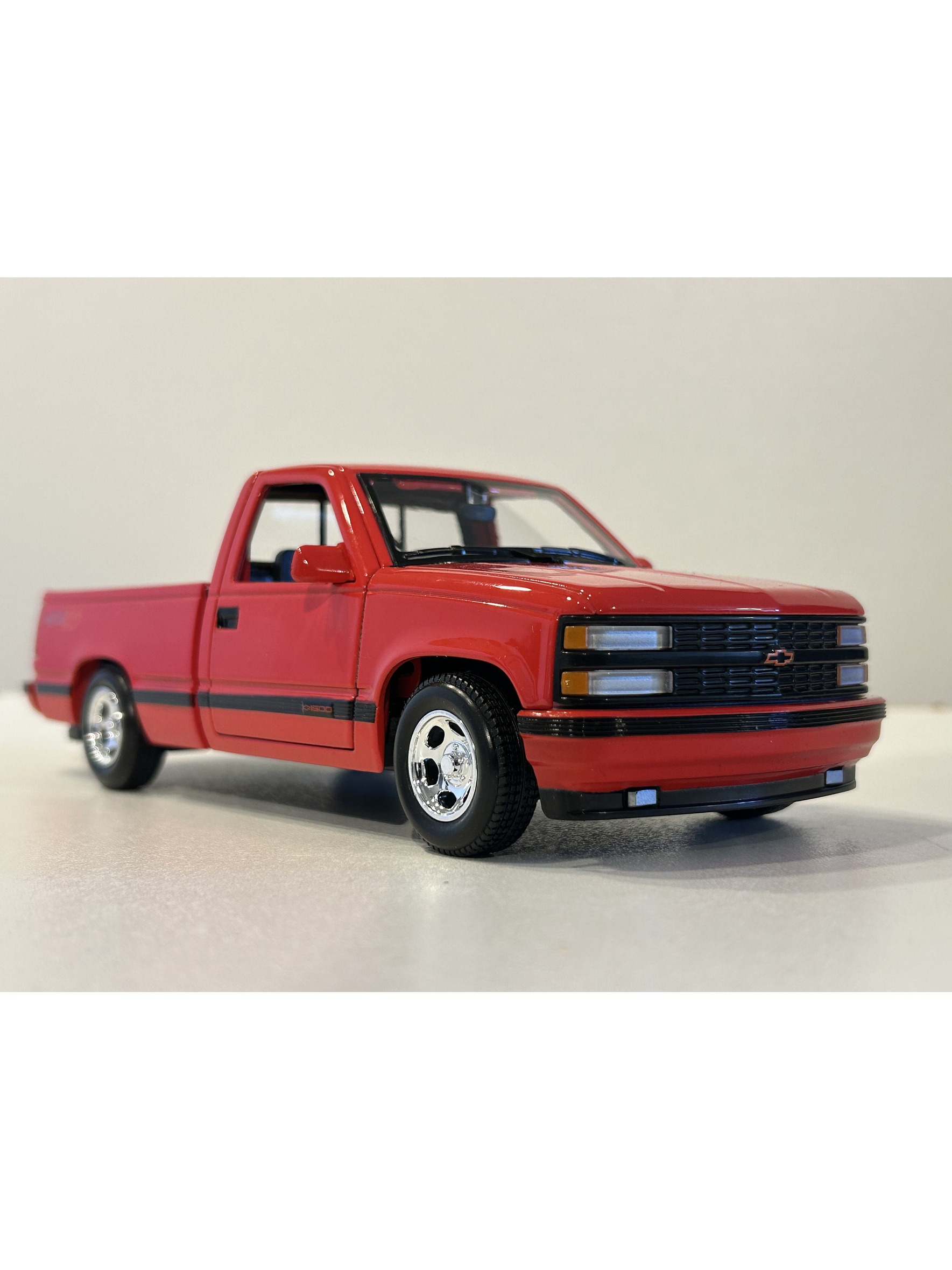 Maisto Chevrolet 454 SS Pick-up 1993 - Camioneta de culto a escala 1:24  – el “muscle truck” de los 90's 9