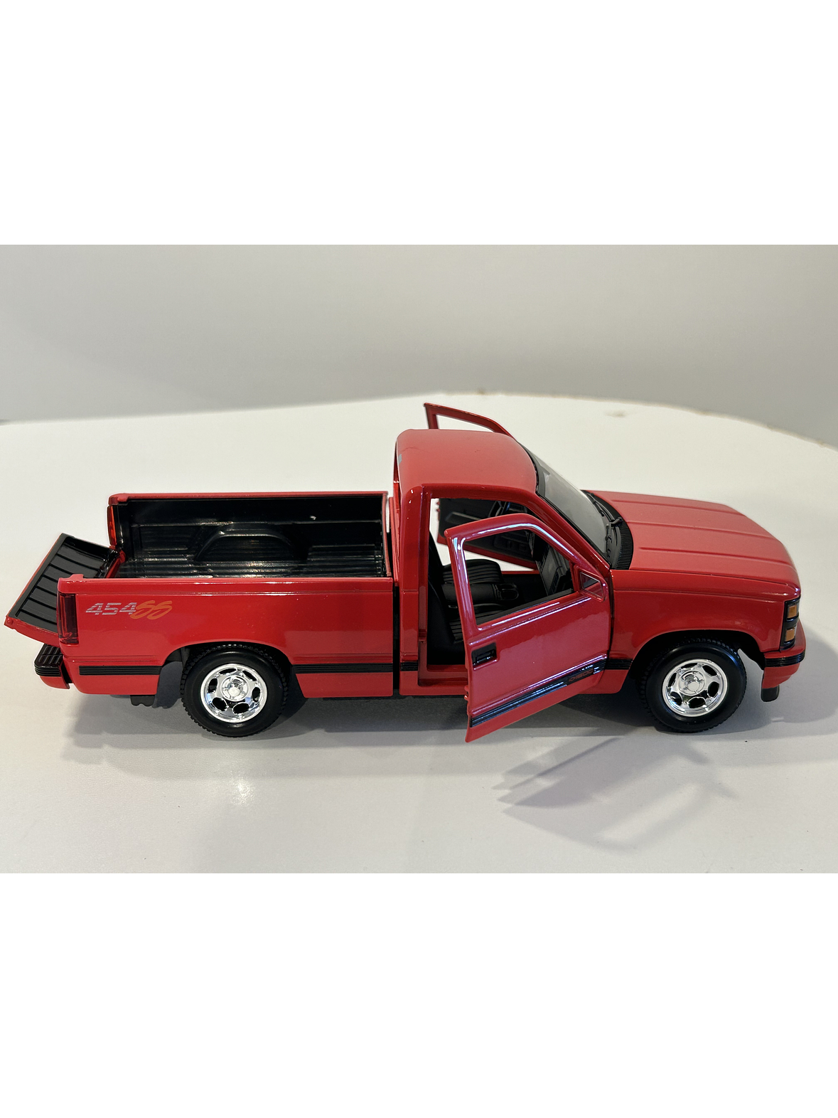 Maisto Chevrolet 454 SS Pick-up 1993 - Camioneta de culto a escala 1:24  – el “muscle truck” de los 90's 5