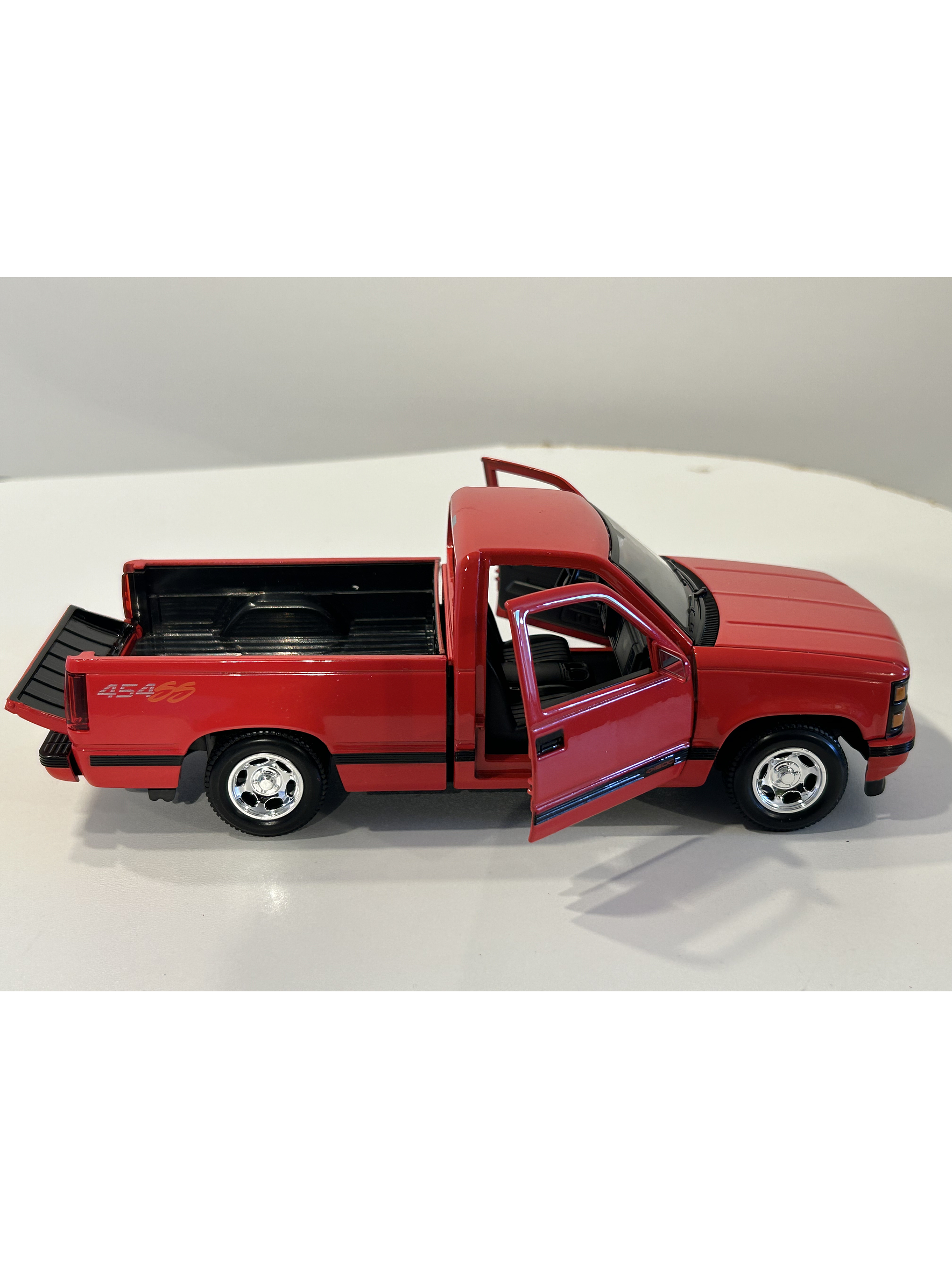 Maisto Chevrolet 454 SS Pick-up 1993 - Camioneta de culto a escala 1:24  – el “muscle truck” de los 90's 5