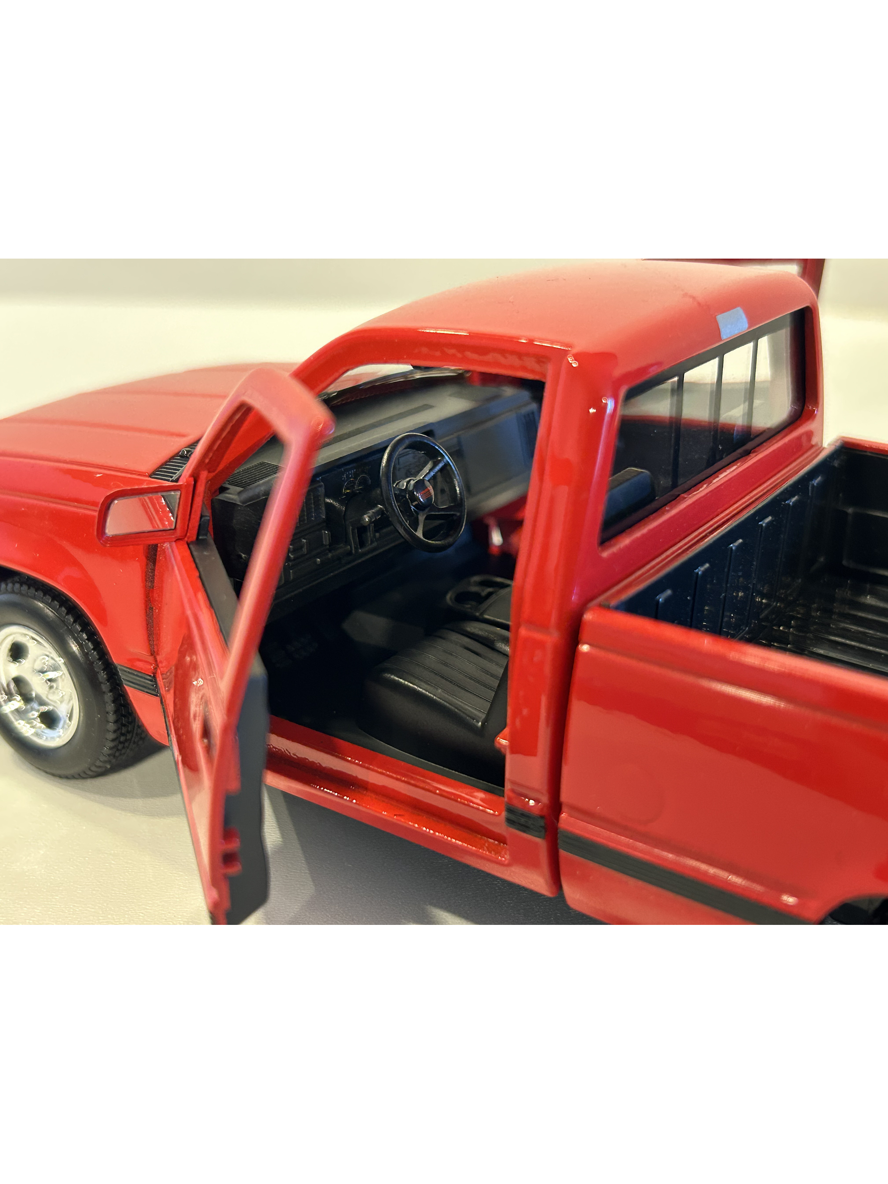 Maisto Chevrolet 454 SS Pick-up 1993 - Camioneta de culto a escala 1:24  – el “muscle truck” de los 90's 6