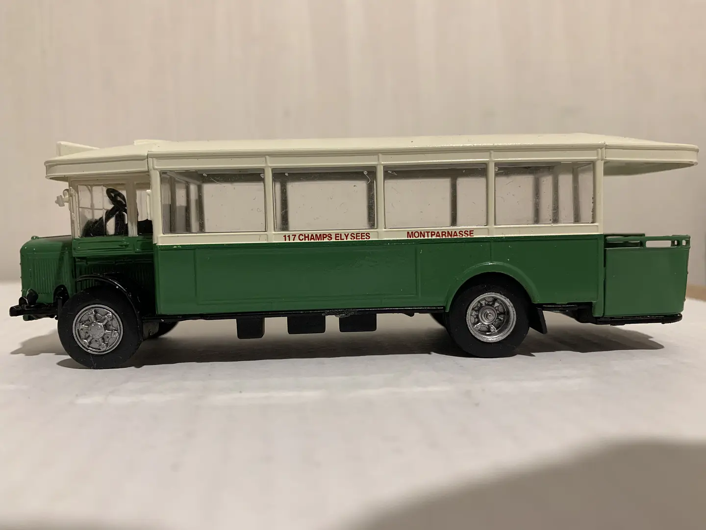Bus Renault TN6 París 1:72 (Buses of the World) 4