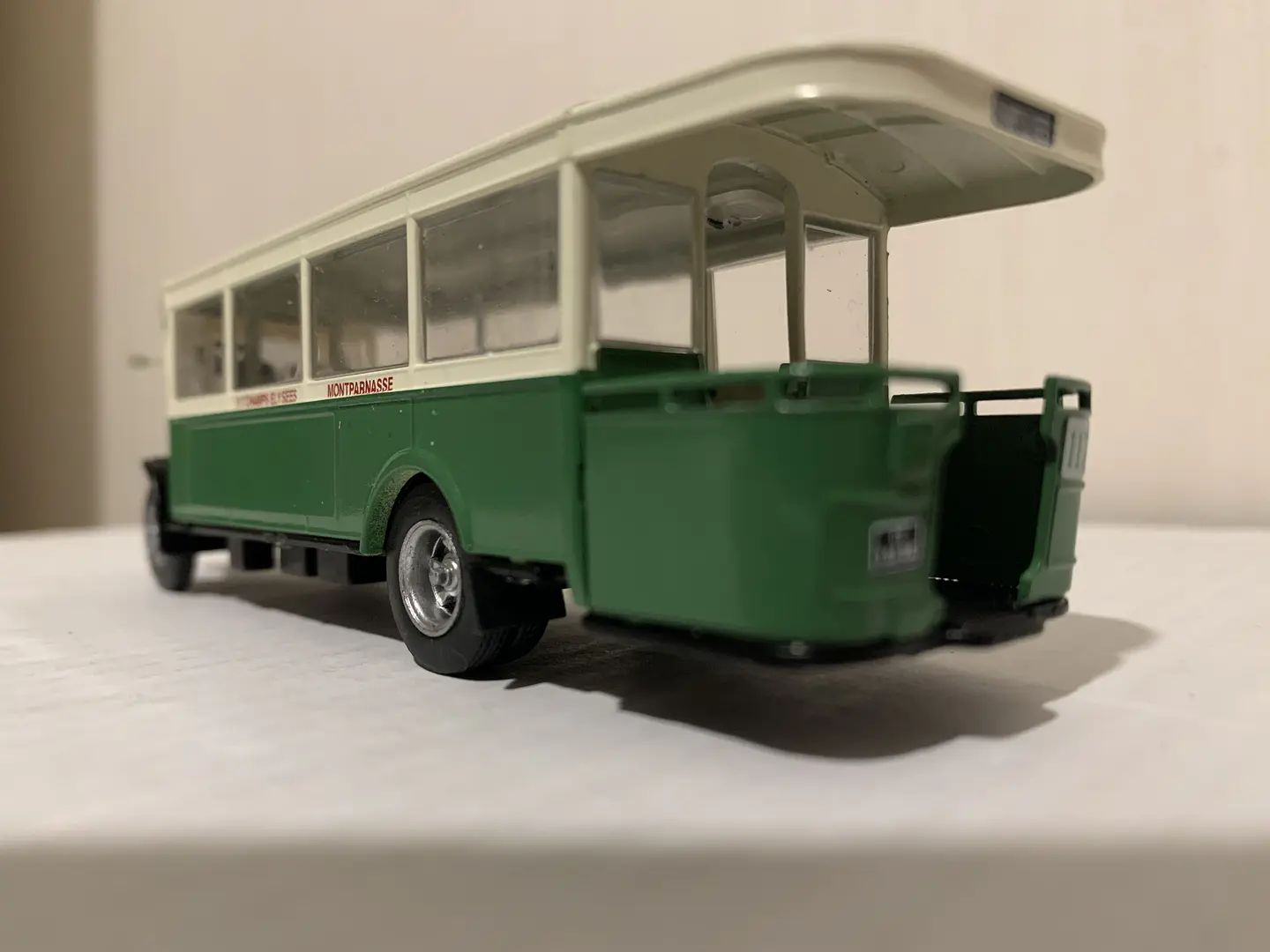 Bus Renault TN6 París 1:72 (Buses of the World) 5