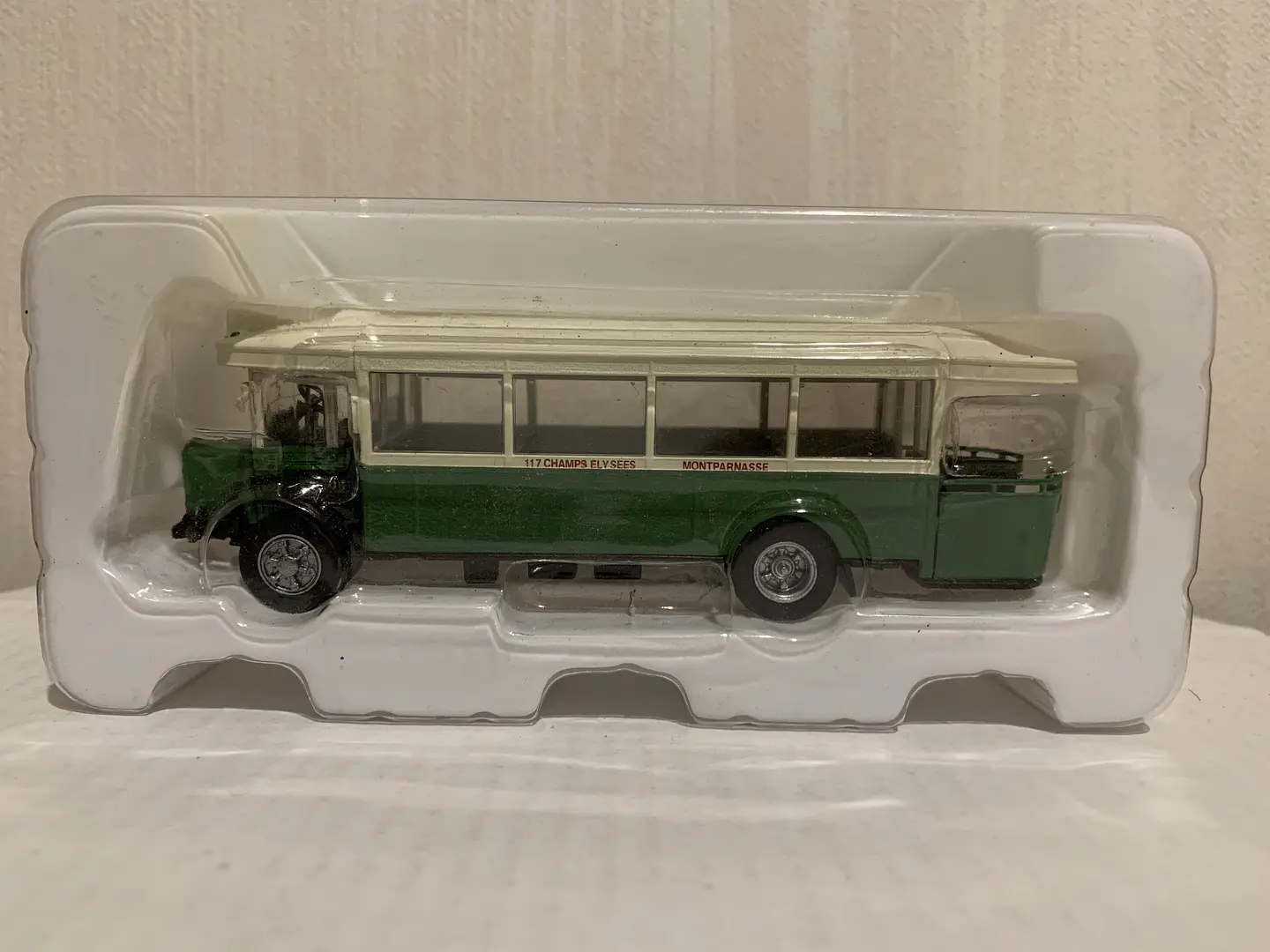 Bus Renault TN6 París 1:72 (Buses of the World) 7