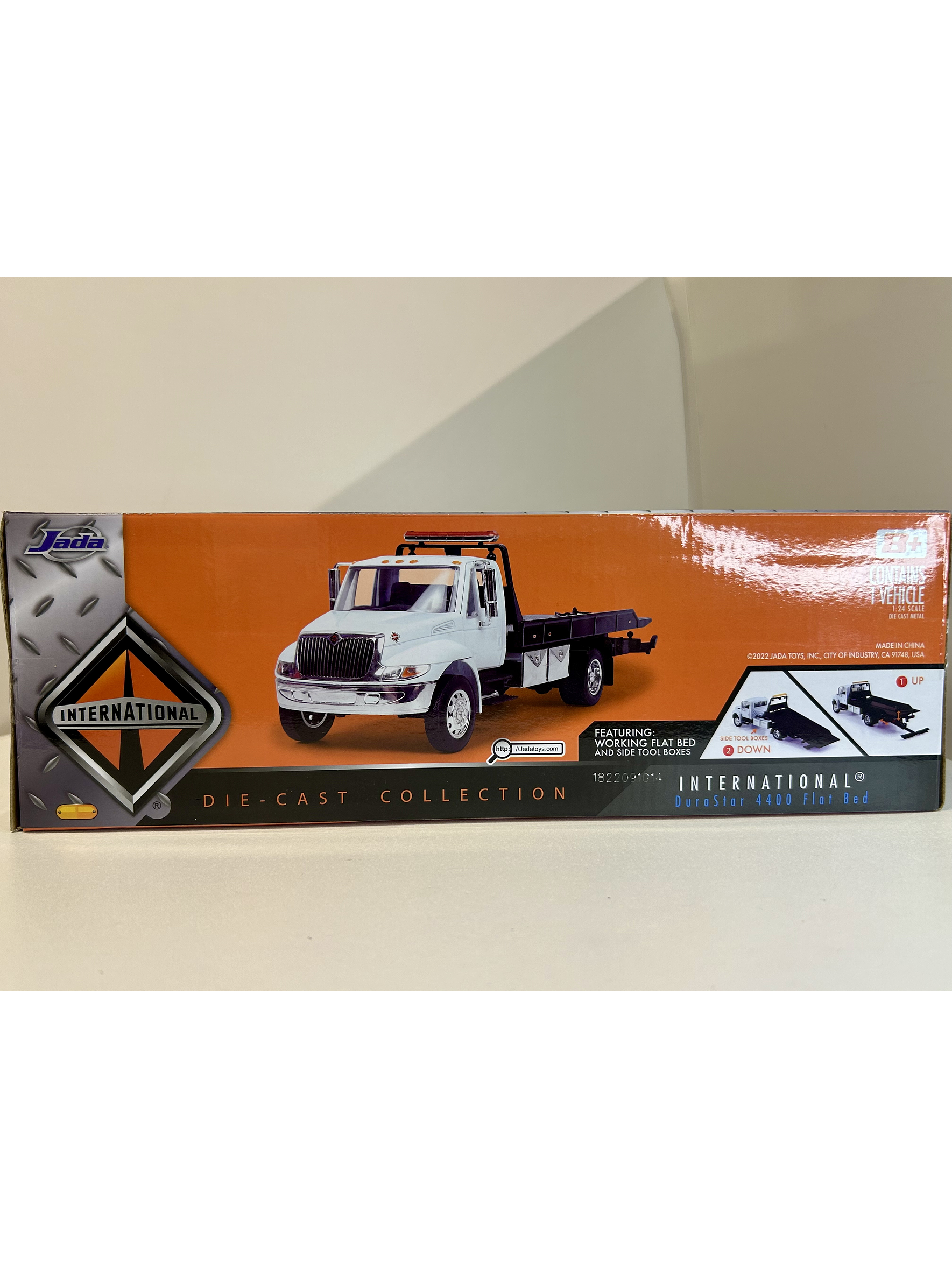 Jada Toys International DuraStar 4400 Flat Bed 1:24 (blanco) – La grúa/plataforma mediana más icónica, en miniatura 11