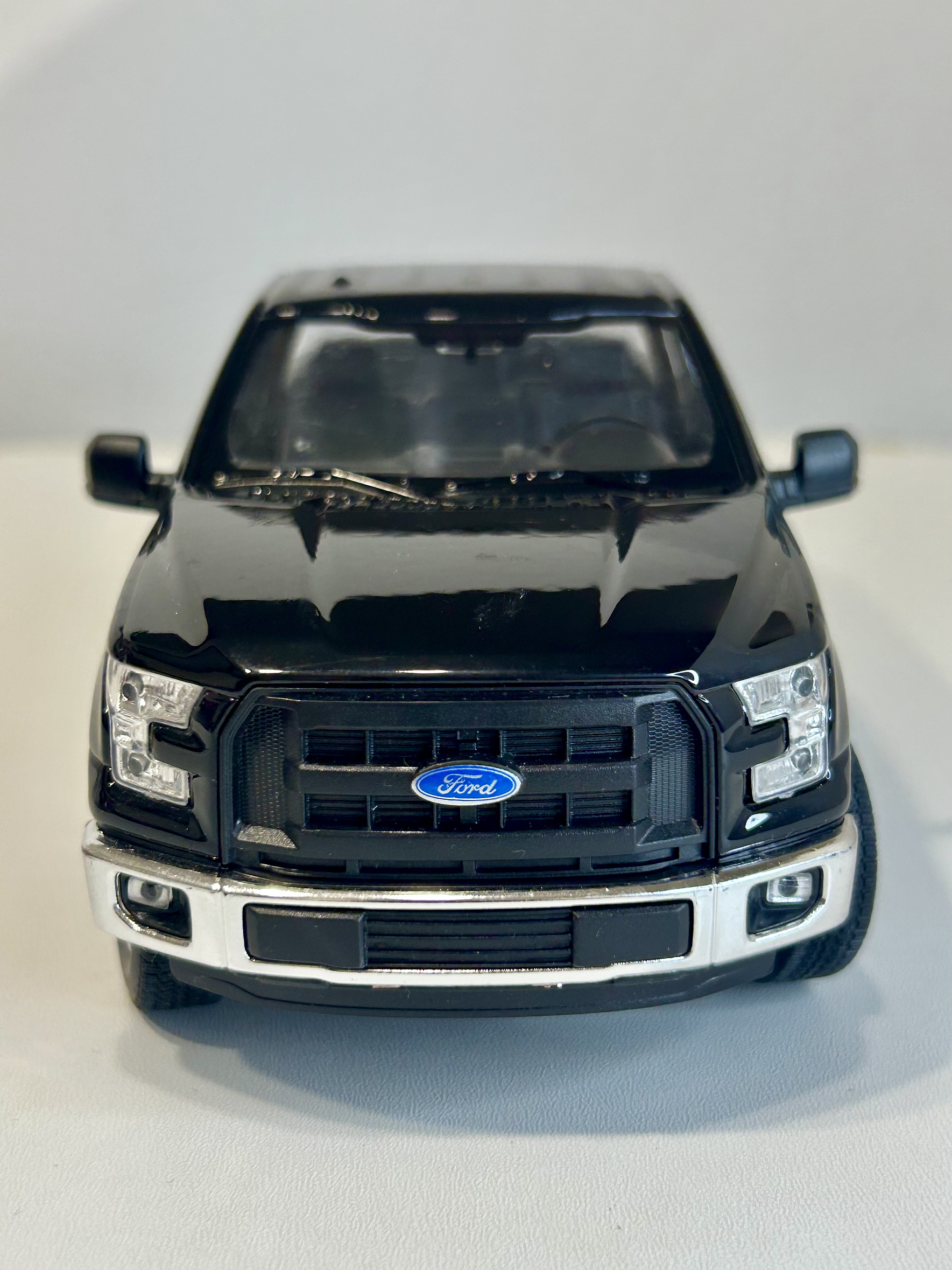 WELLY Ford F-150 Regular Cab 2015 1:24 rojo – Pick-up a escala die-cast con puertas y portalón operativos | Chile.  SIN CAJA ORIGINAL 15