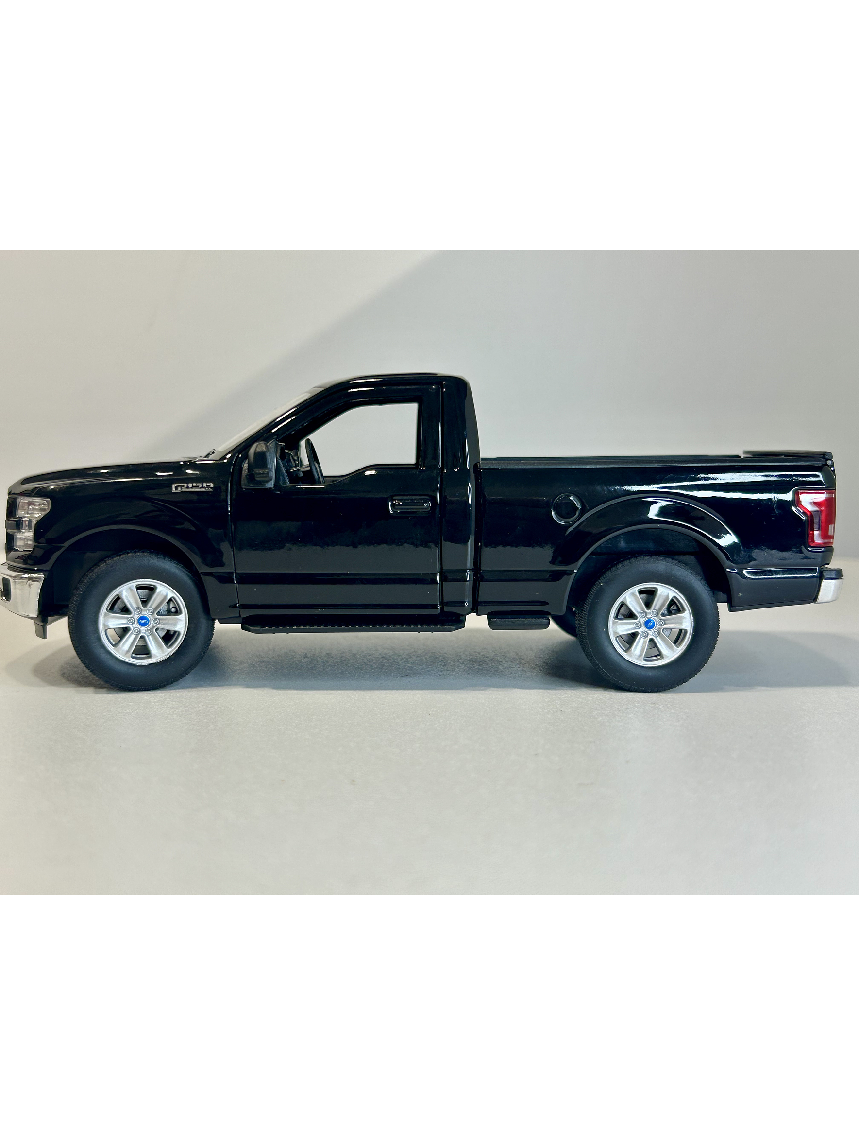 WELLY Ford F-150 Regular Cab 2015 1:24 rojo – Pick-up a escala die-cast con puertas y portalón operativos | Chile.  SIN CAJA ORIGINAL 21