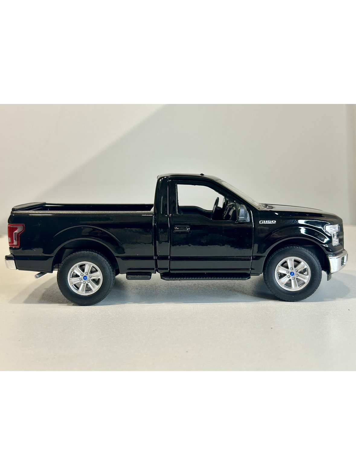 WELLY Ford F-150 Regular Cab 2015 1:24 rojo – Pick-up a escala die-cast con puertas y portalón operativos | Chile.  SIN CAJA ORIGINAL 17