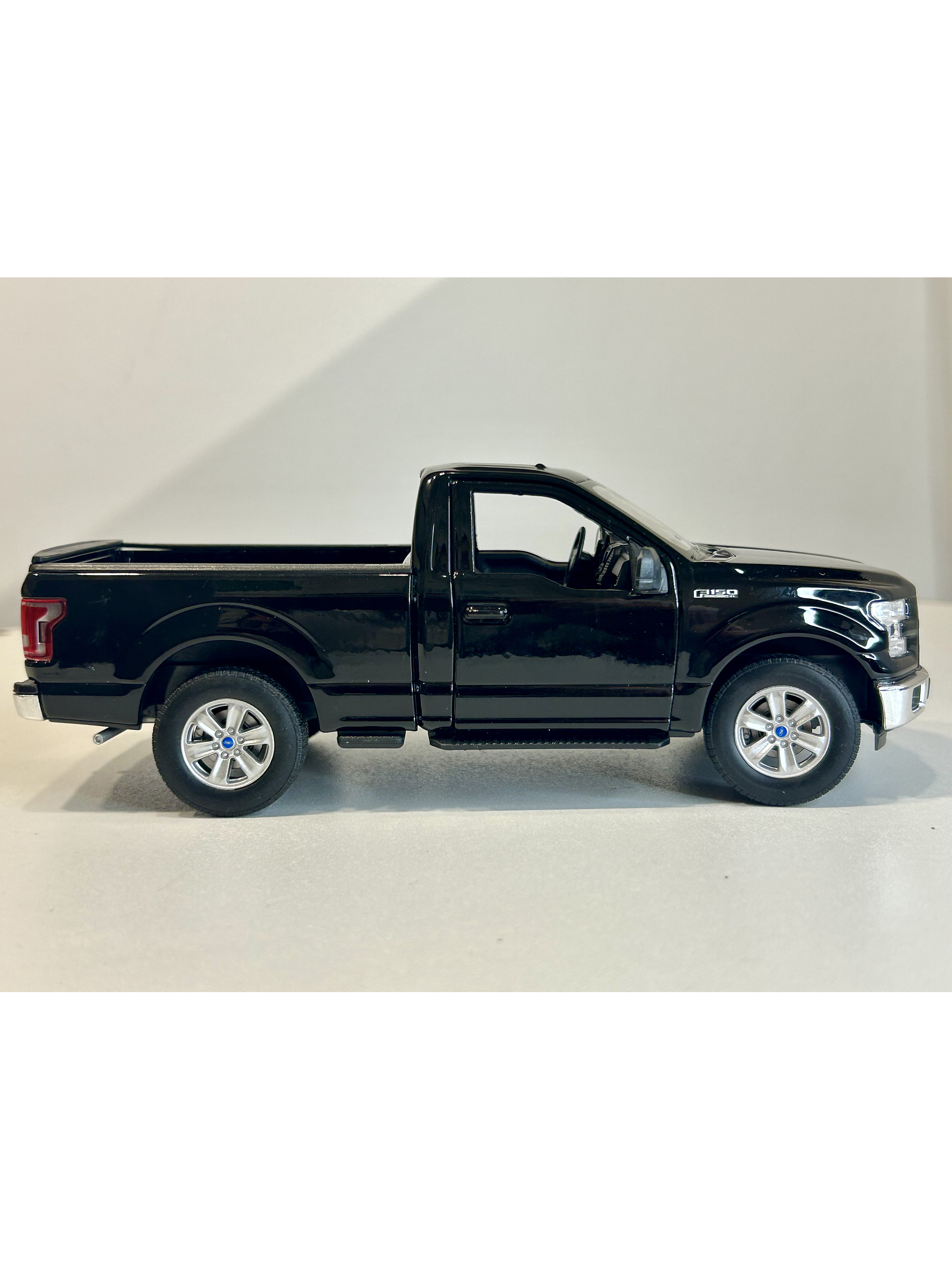 WELLY Ford F-150 Regular Cab 2015 1:24 rojo – Pick-up a escala die-cast con puertas y portalón operativos | Chile.  SIN CAJA ORIGINAL 17