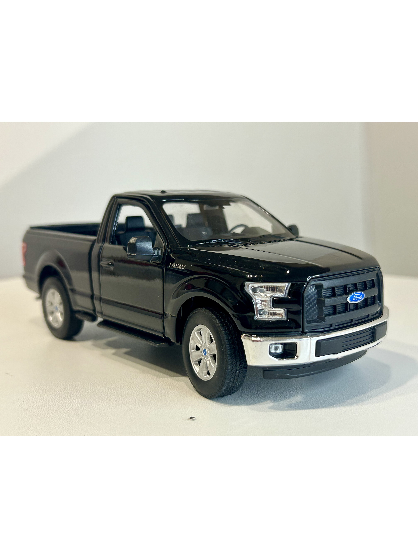 WELLY Ford F-150 Regular Cab 2015 1:24 rojo – Pick-up a escala die-cast con puertas y portalón operativos | Chile.  SIN CAJA ORIGINAL 16