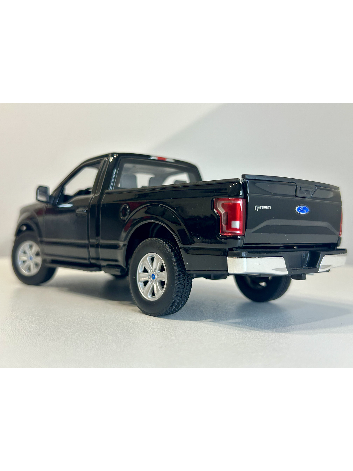 WELLY Ford F-150 Regular Cab 2015 1:24 rojo – Pick-up a escala die-cast con puertas y portalón operativos | Chile.  SIN CAJA ORIGINAL 20