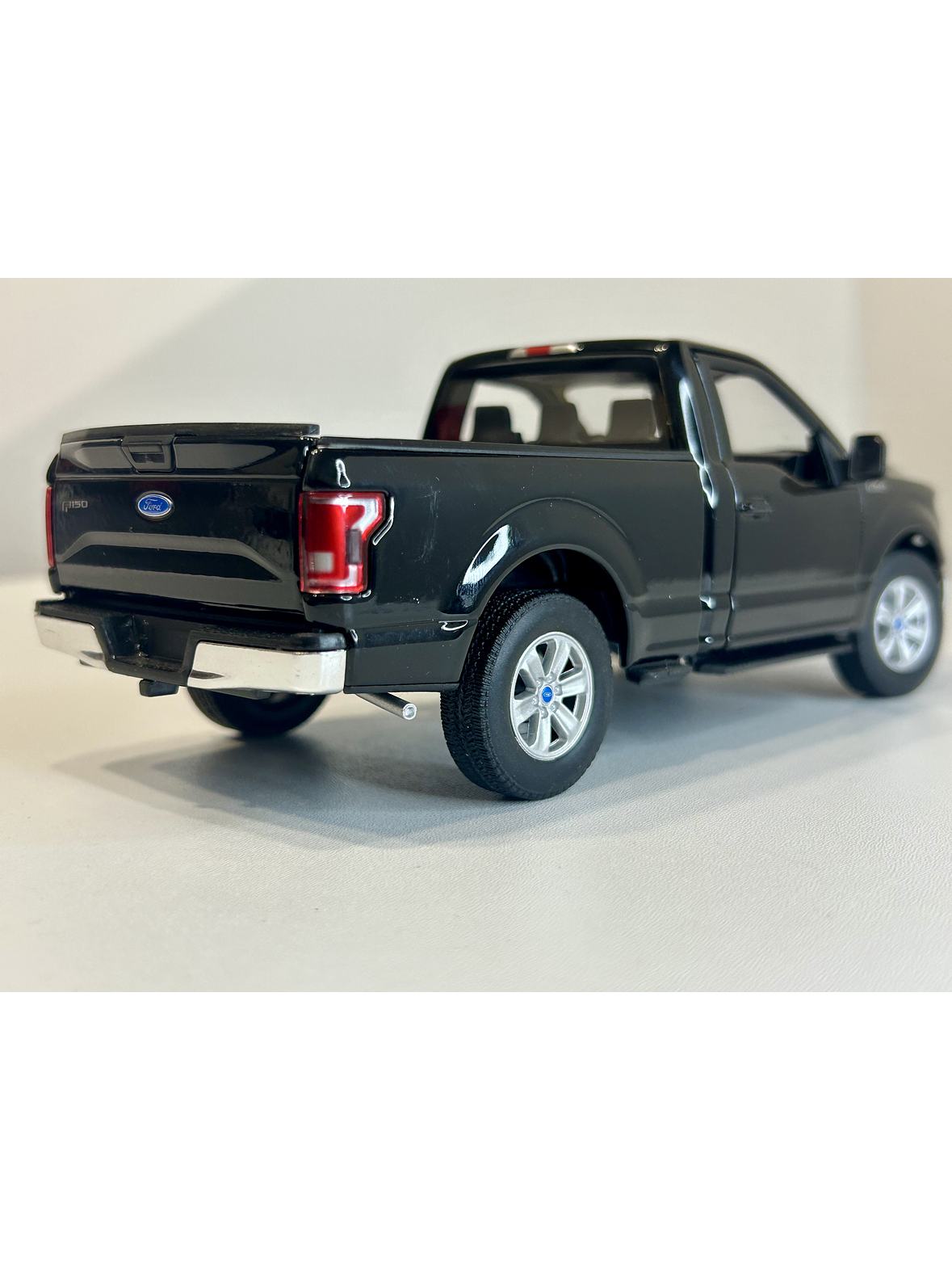 WELLY Ford F-150 Regular Cab 2015 1:24 rojo – Pick-up a escala die-cast con puertas y portalón operativos | Chile.  SIN CAJA ORIGINAL 18