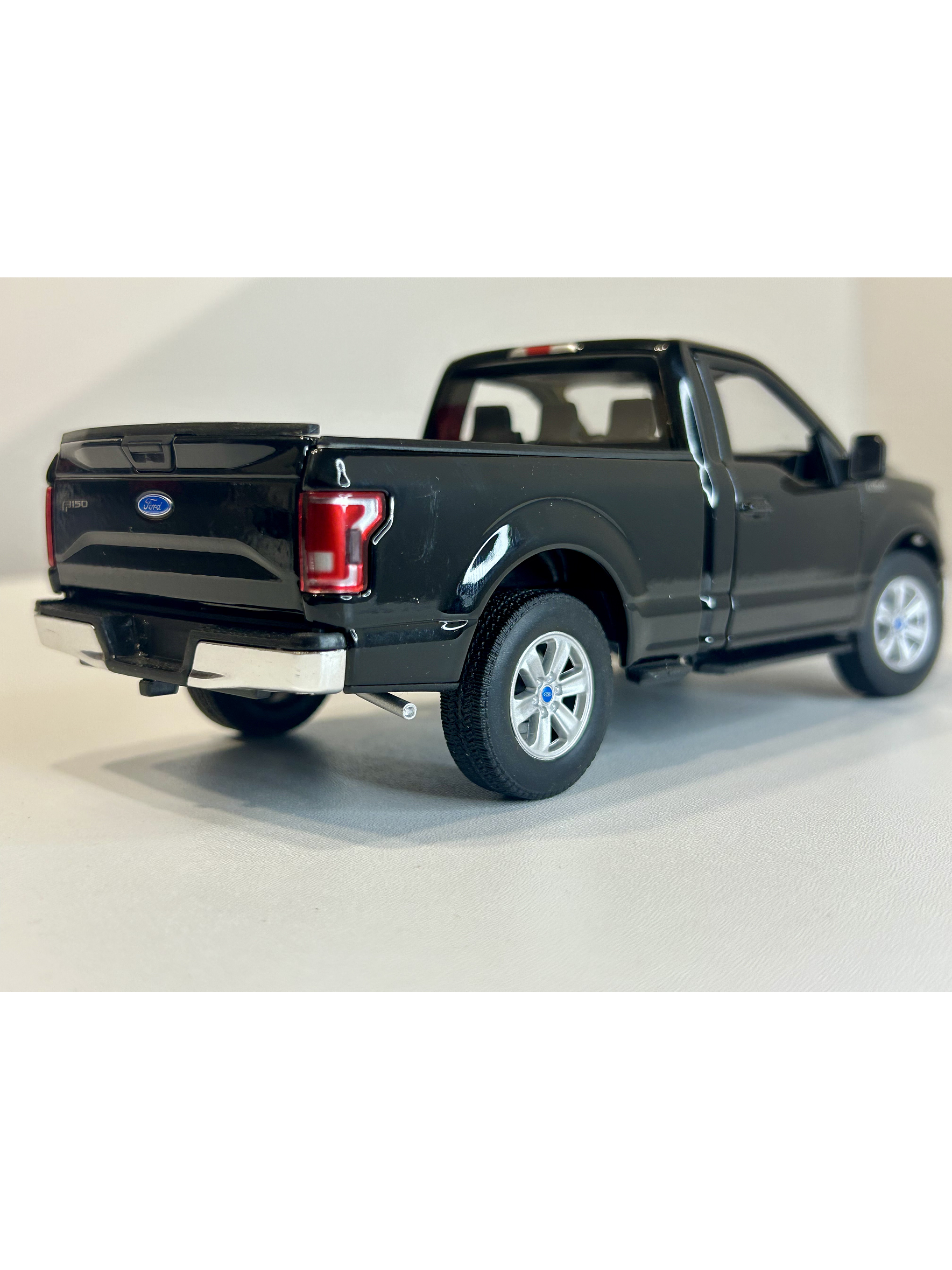 WELLY Ford F-150 Regular Cab 2015 1:24 rojo – Pick-up a escala die-cast con puertas y portalón operativos | Chile.  SIN CAJA ORIGINAL 18