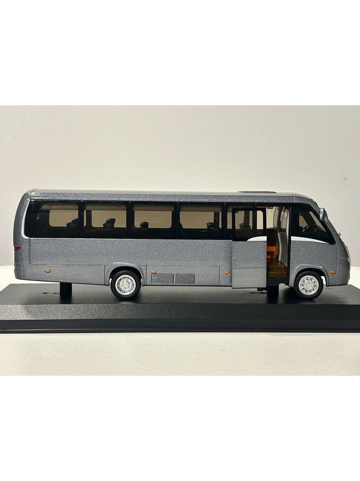 Marcopolo Volare 1:42 – Mini bus brasileño de referencia para turismo y transporte colectivo en Chile 6