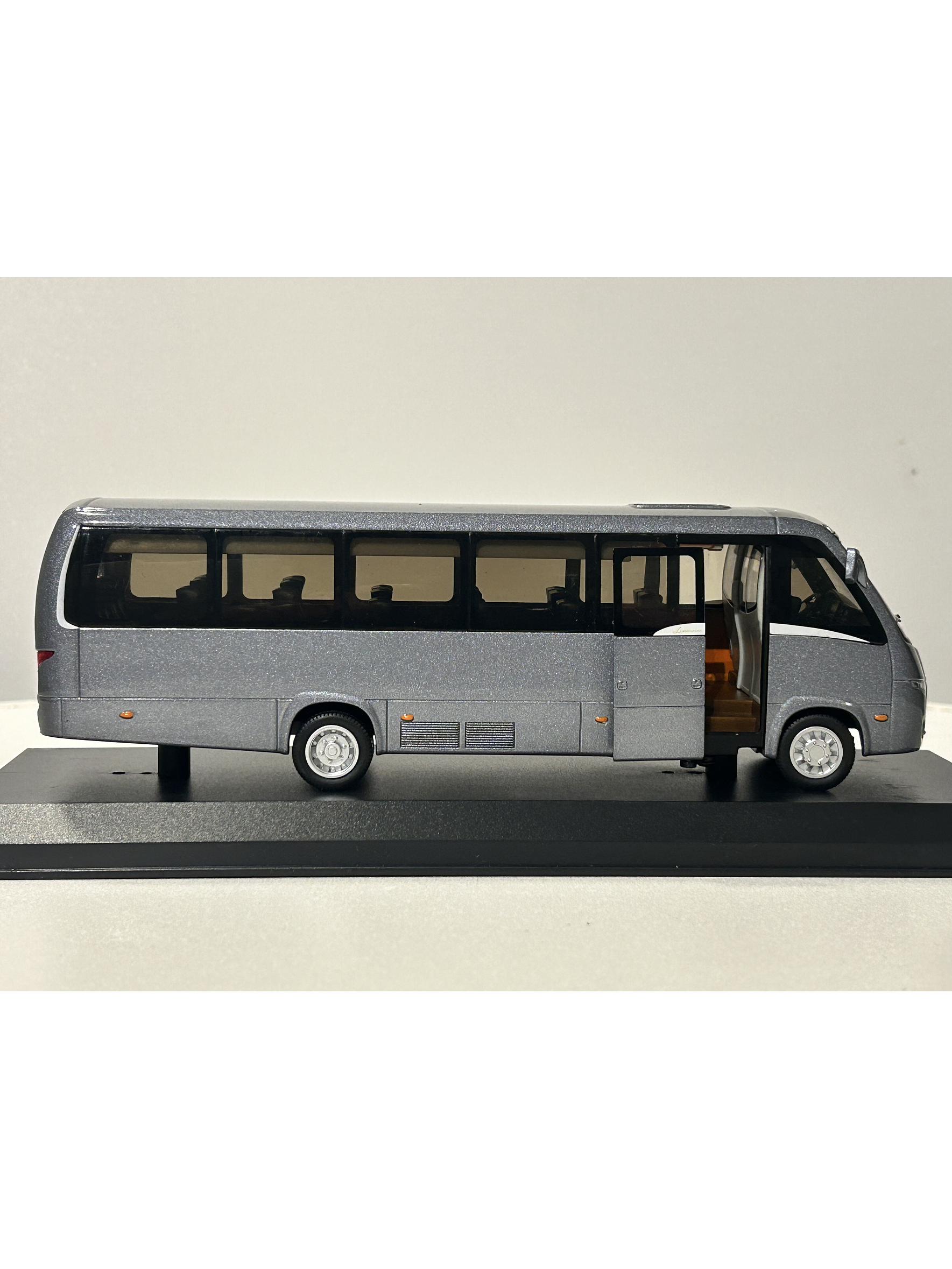 Marcopolo Volare 1:42 – Mini bus brasileño de referencia para turismo y transporte colectivo en Chile 6