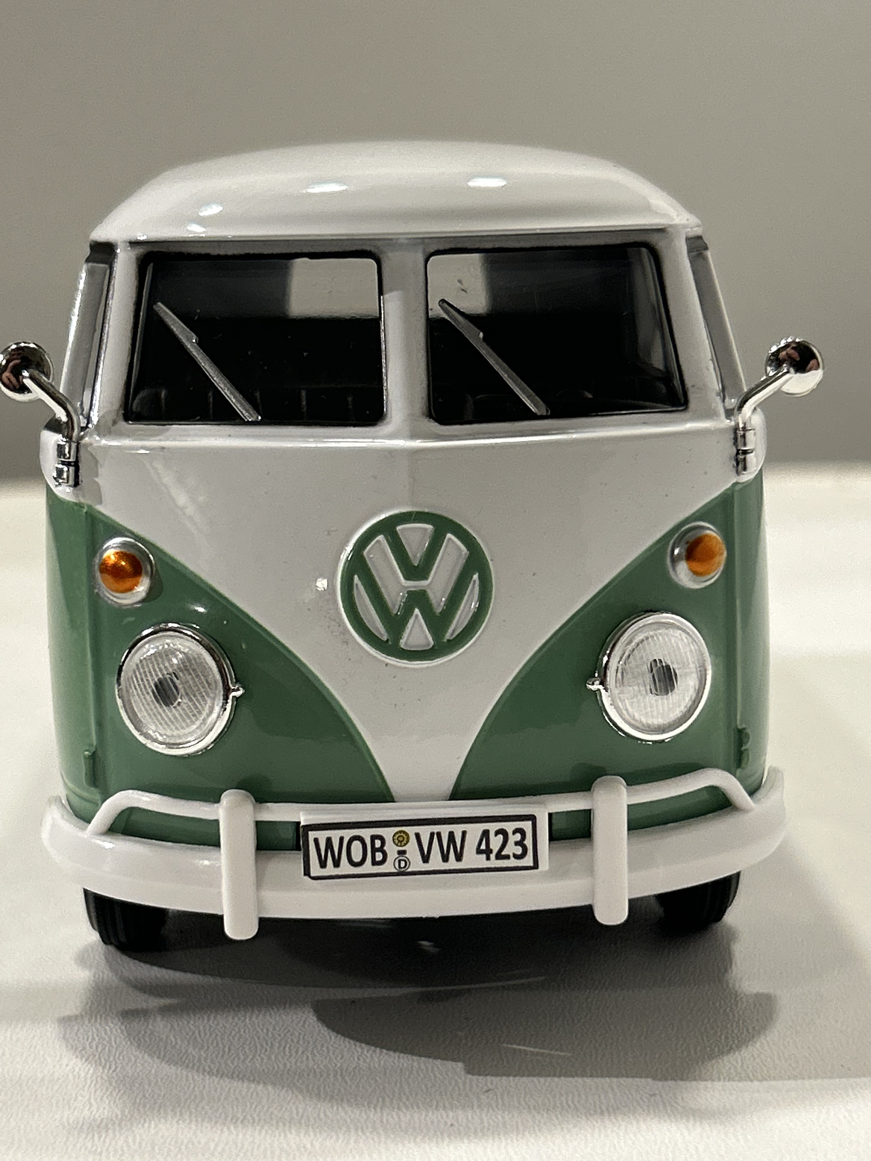 Motormax Volkswagen T1 DoKa (Double Cab Pickup), 1:24 – Timeless Legends 2